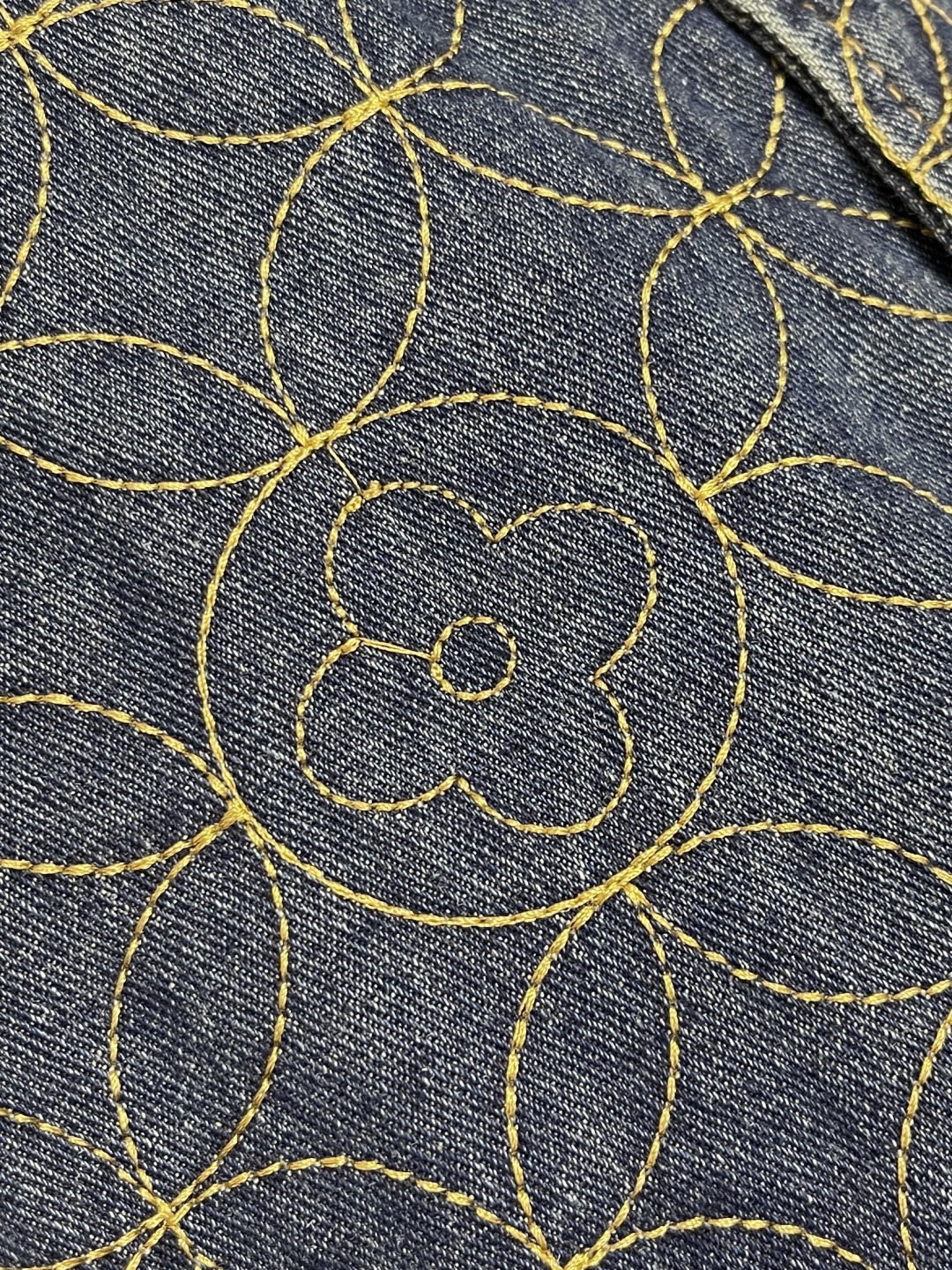 🛒🛒LV x NIGO 牛仔棉服夹克外套，出自Pharrell和Nigo在2025秋冬系列的合作之作，展