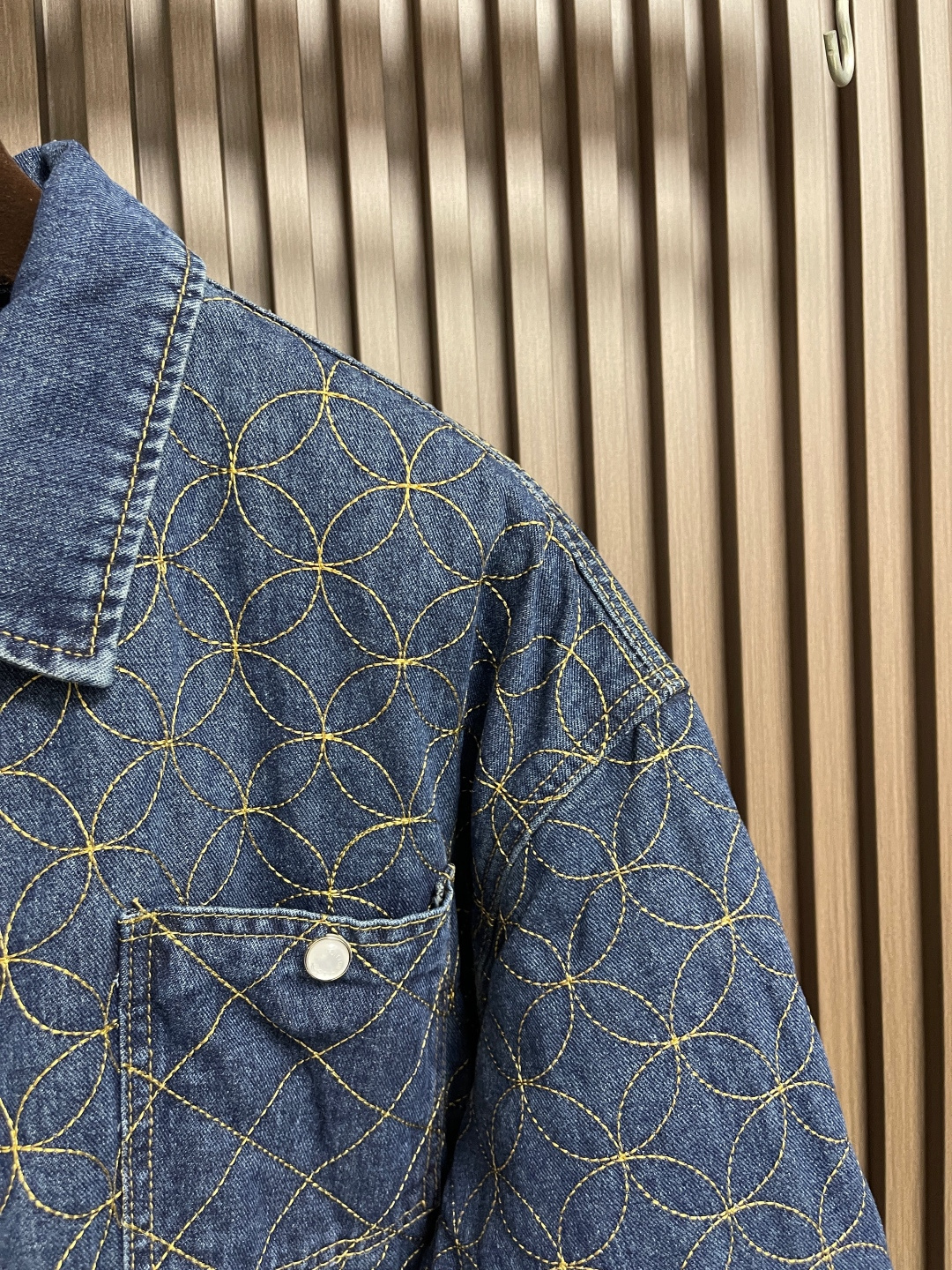 🛒🛒LV x NIGO 牛仔棉服夹克外套，出自Pharrell和Nigo在2025秋冬系列的合作之作，展