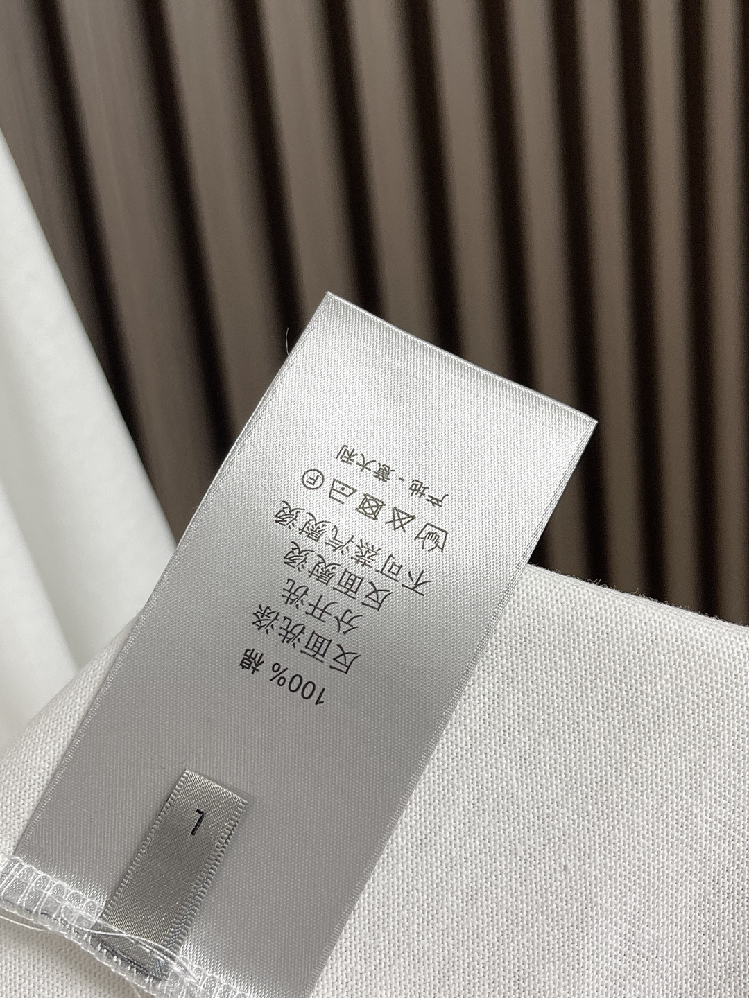 🛒🛒Dior 小标签圆领短袖T恤，棉质平纹针织面料、胸前饰以小标签、罗纹圆领和袖口、常规版型设计、全套辅