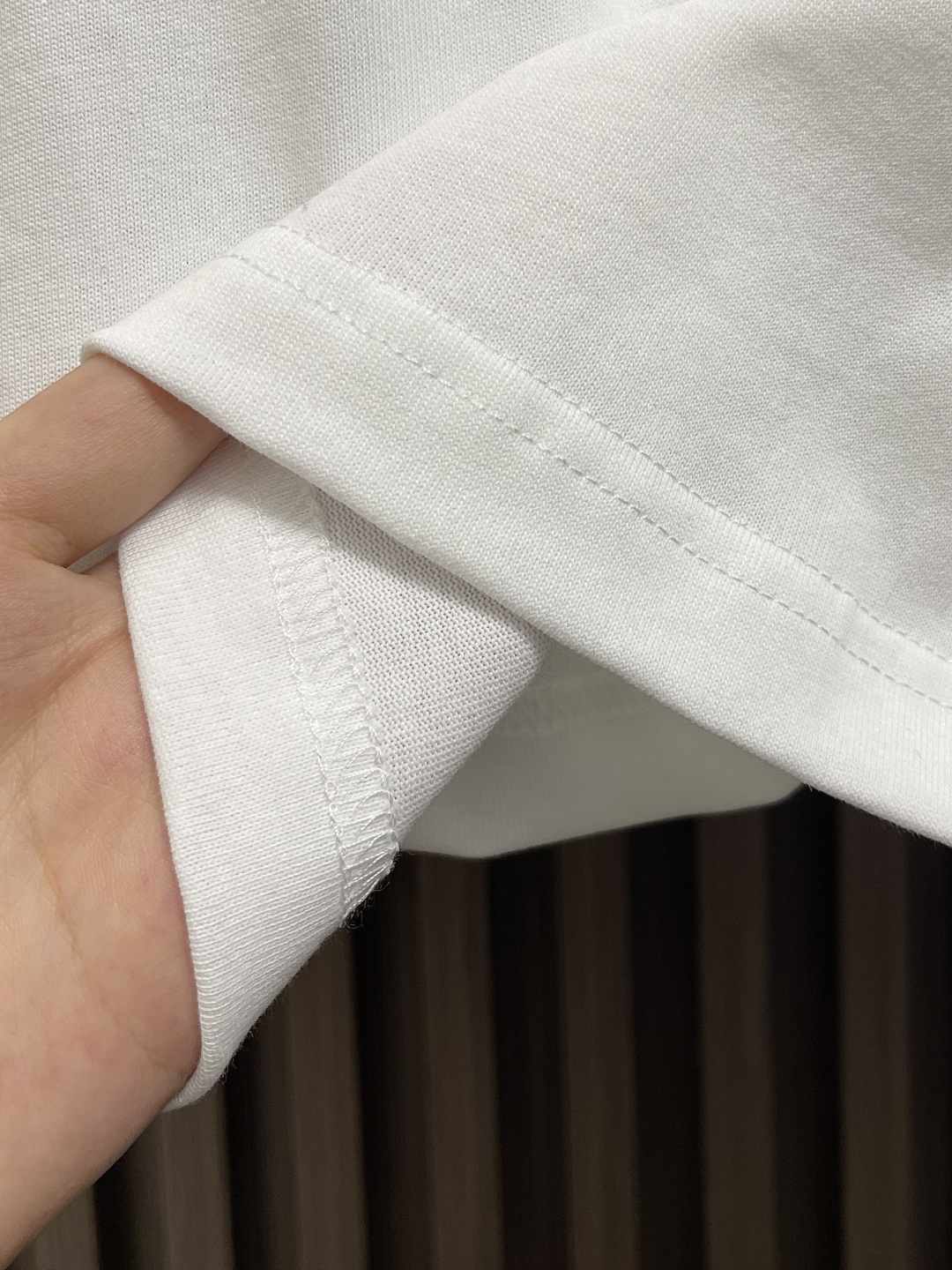 🛒🛒Dior 小标签圆领短袖T恤，棉质平纹针织面料、胸前饰以小标签、罗纹圆领和袖口、常规版型设计、全套辅