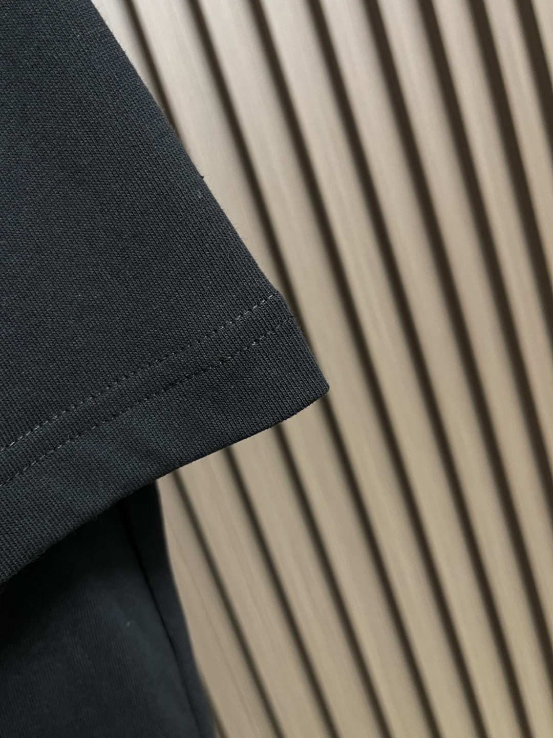 🛒🛒Dior 小标签圆领短袖T恤，棉质平纹针织面料、胸前饰以小标签、罗纹圆领和袖口、常规版型设计、全套辅