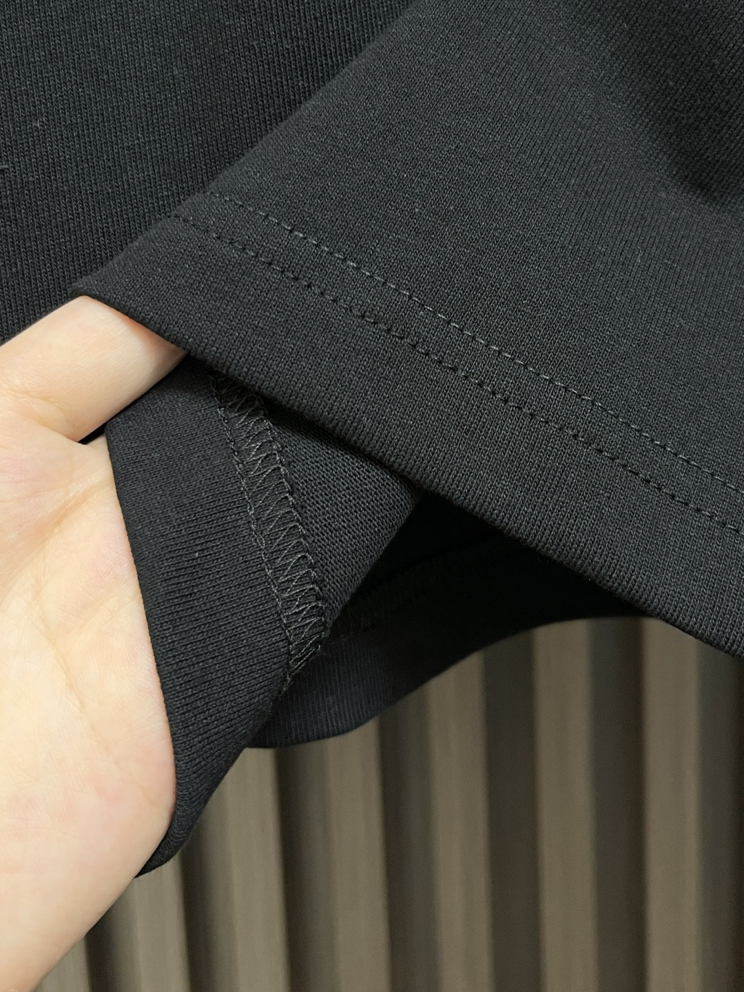 🛒🛒Dior 小标签圆领短袖T恤，棉质平纹针织面料、胸前饰以小标签、罗纹圆领和袖口、常规版型设计、全套辅