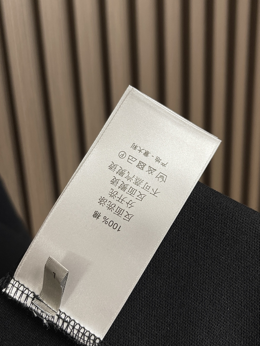 🛒🛒Dior 小标签圆领短袖T恤，棉质平纹针织面料、胸前饰以小标签、罗纹圆领和袖口、常规版型设计、全套辅