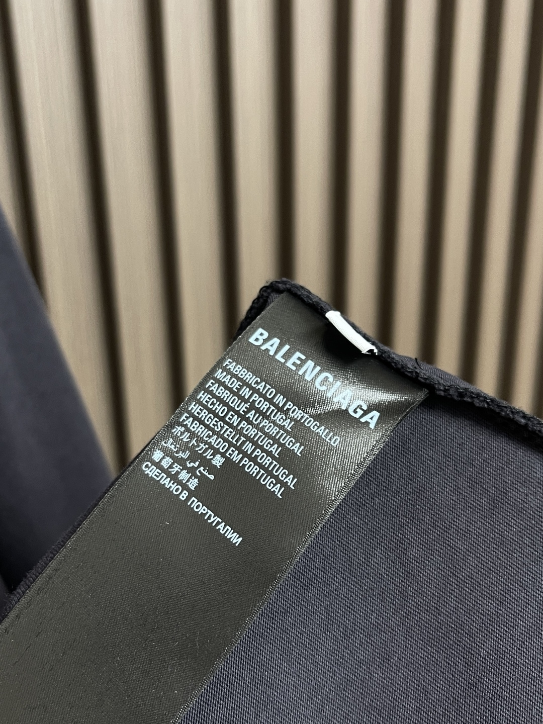 🛒🛒Balenciaga 红字母刺绣圆领短袖T恤，平纹针织面料、中号版型、圆领短袖、正面和背面饰以taP