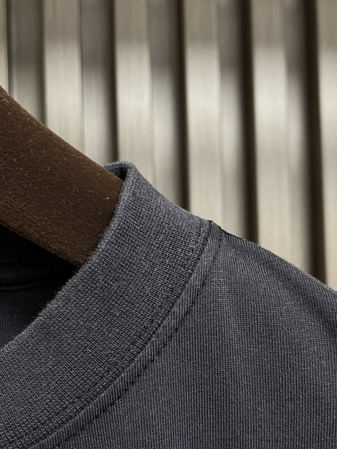 🛒🛒Balenciaga 红字母刺绣圆领短袖T恤，平纹针织面料、中号版型、圆领短袖、正面和背面饰以taP