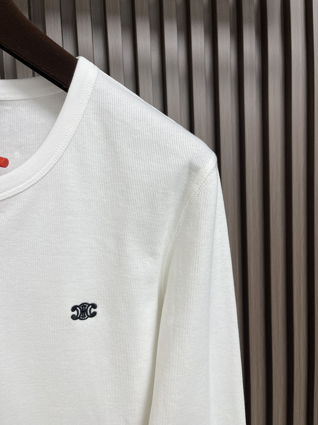 🛒🛒Celine 凯旋门刺绣长袖T恤 定制逸韧全棉针织绸 柔软顺滑 舒适贴肤 以深邃黑色为底 沉稳大气 