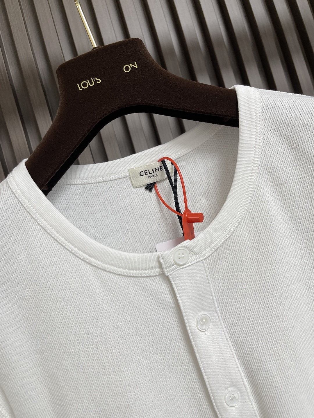 🛒🛒Celine 凯旋门刺绣长袖T恤 定制逸韧全棉针织绸 柔软顺滑 舒适贴肤 以深邃黑色为底 沉稳大气 