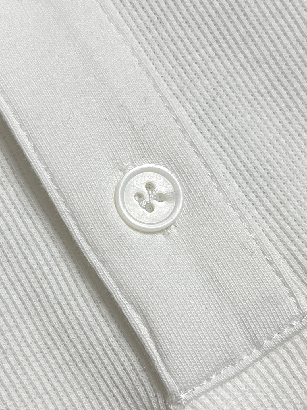 🛒🛒Celine 凯旋门刺绣长袖T恤 定制逸韧全棉针织绸 柔软顺滑 舒适贴肤 以深邃黑色为底 沉稳大气 