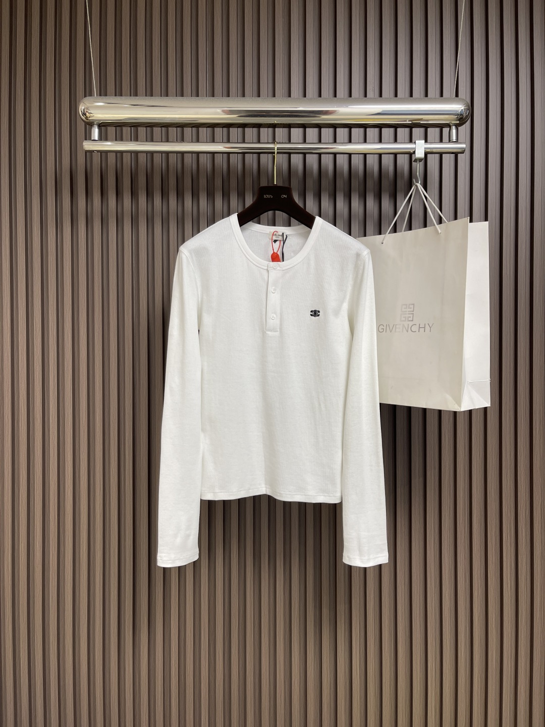 🛒🛒Celine 凯旋门刺绣长袖T恤 定制逸韧全棉针织绸 柔软顺滑 舒适贴肤 以深邃黑色为底 沉稳大气 