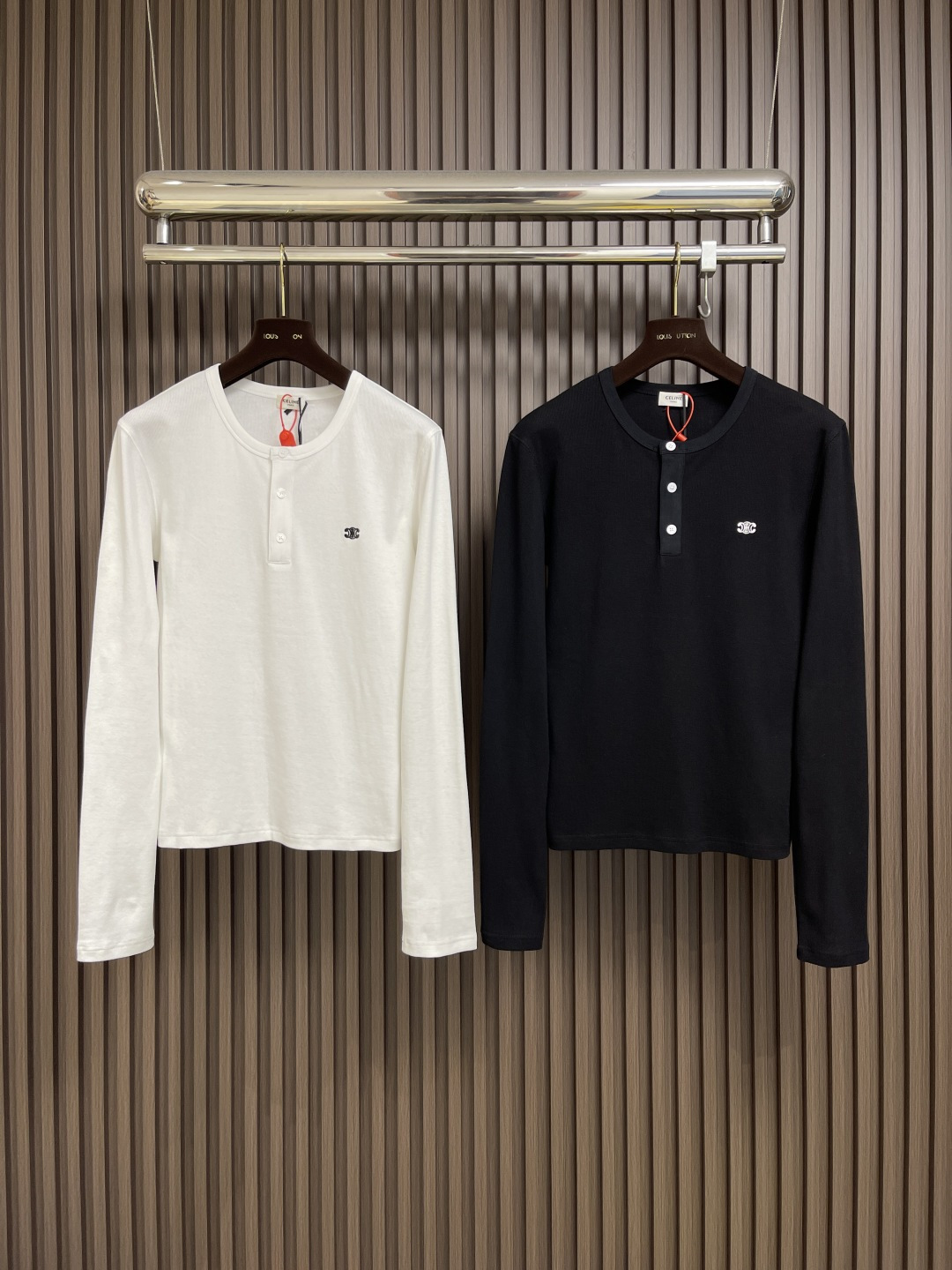 🛒🛒Celine 凯旋门刺绣长袖T恤 定制逸韧全棉针织绸 柔软顺滑 舒适贴肤 以深邃黑色为底 沉稳大气 