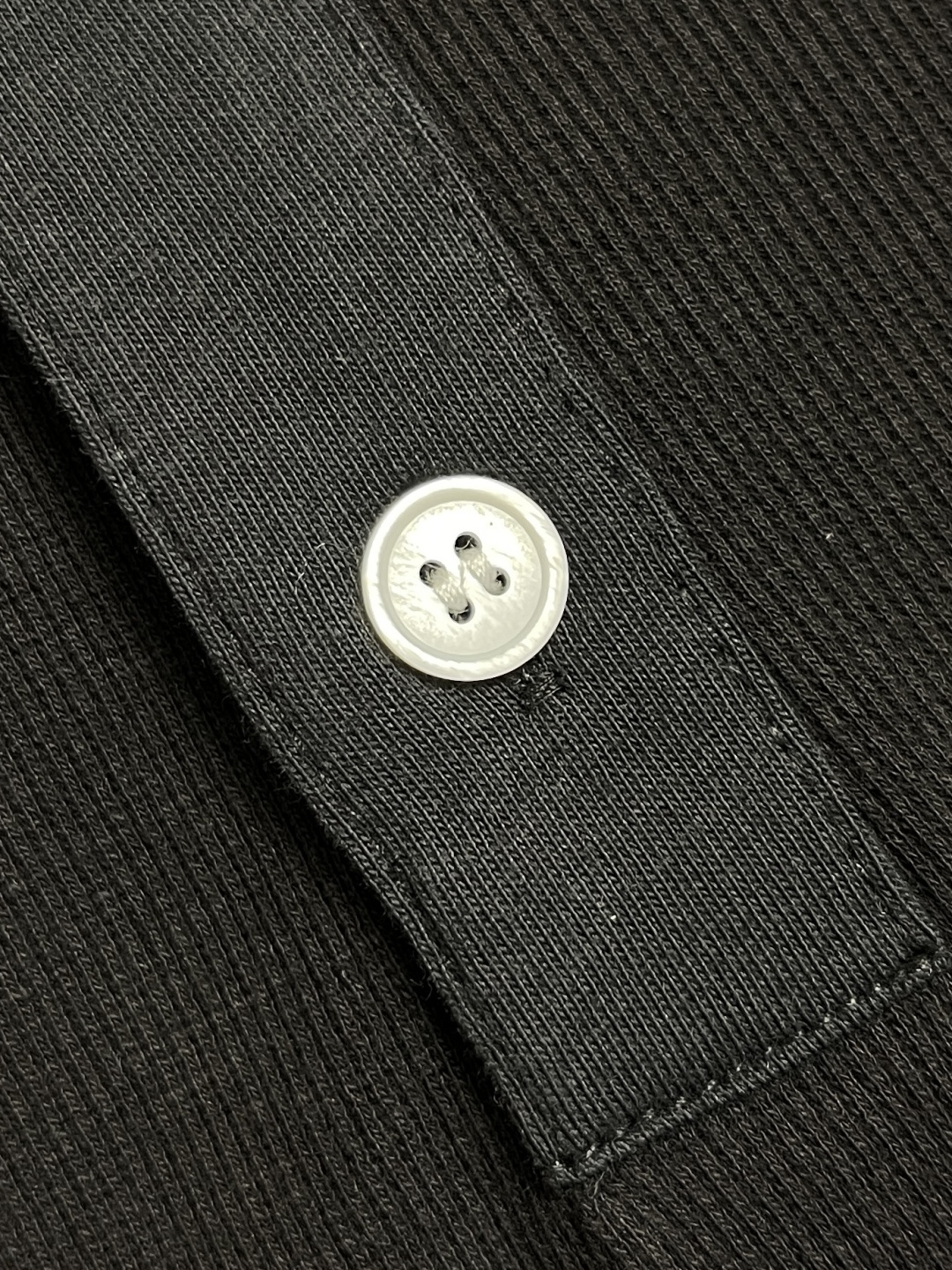 🛒🛒Celine 凯旋门刺绣长袖T恤 定制逸韧全棉针织绸 柔软顺滑 舒适贴肤 以深邃黑色为底 沉稳大气 