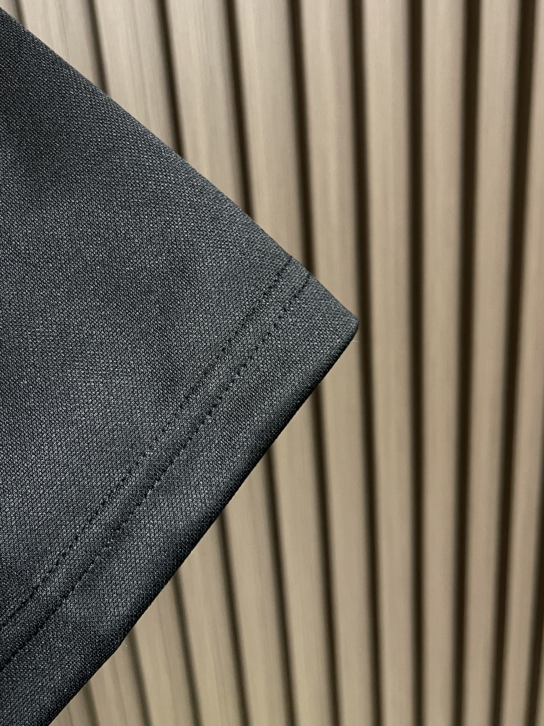 🛒🛒Celine 凯旋门织带长裤，定制再生凝韵双面绸 丝滑细腻 仿佛轻抚过初晨的露珠 舒适贴肤 米白色的