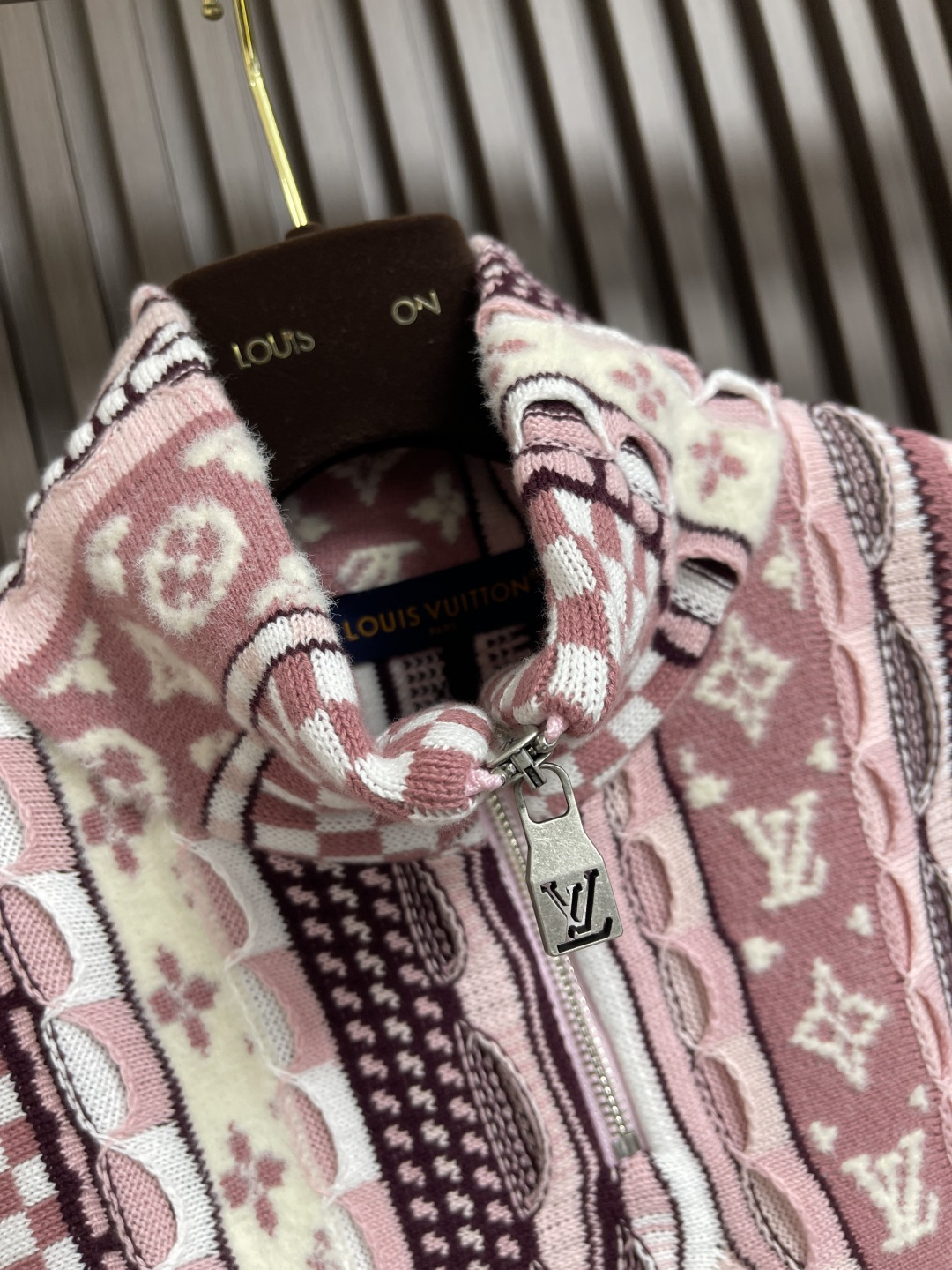 🛒🛒LV x Nigo联名款Monogram花㚏提花重工半拉链立领毛衣，Nigo系列Monogram花㚏