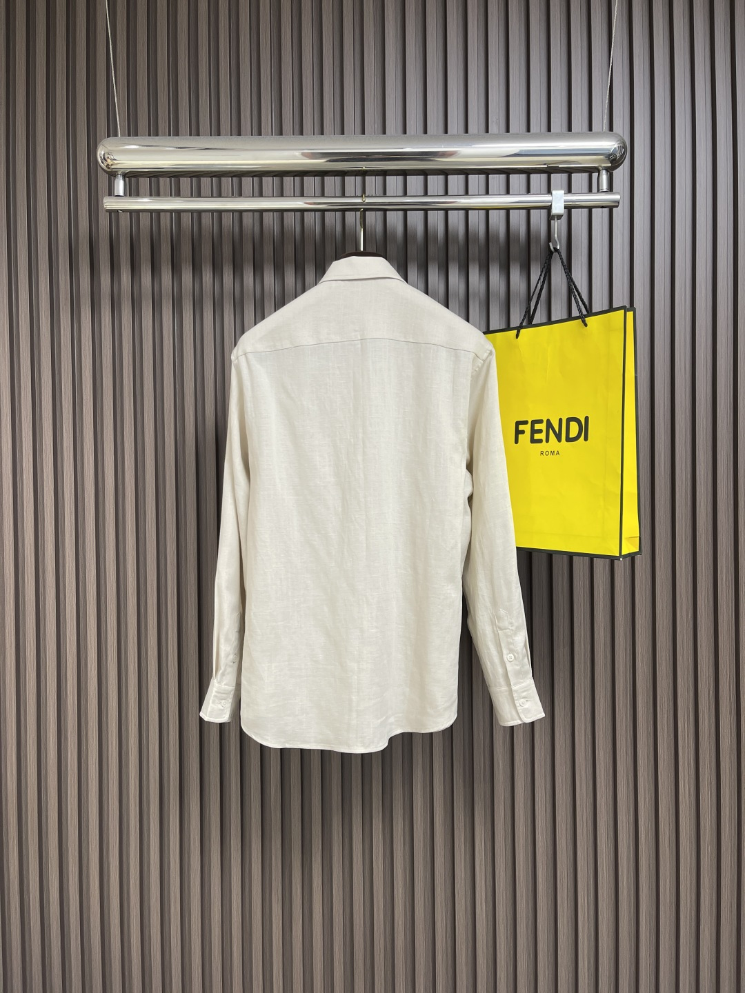 🛒🛒Hermes 2025ss秋季新款天然亚麻材质休闲长袖衬衫 合体的剪裁 五金辅料全品相 面料采用天然