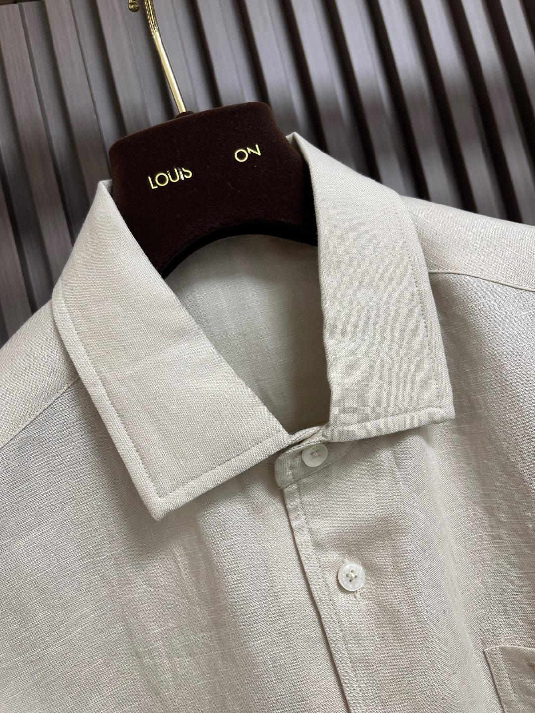 🛒🛒Hermes 2025ss秋季新款天然亚麻材质休闲长袖衬衫 合体的剪裁 五金辅料全品相 面料采用天然