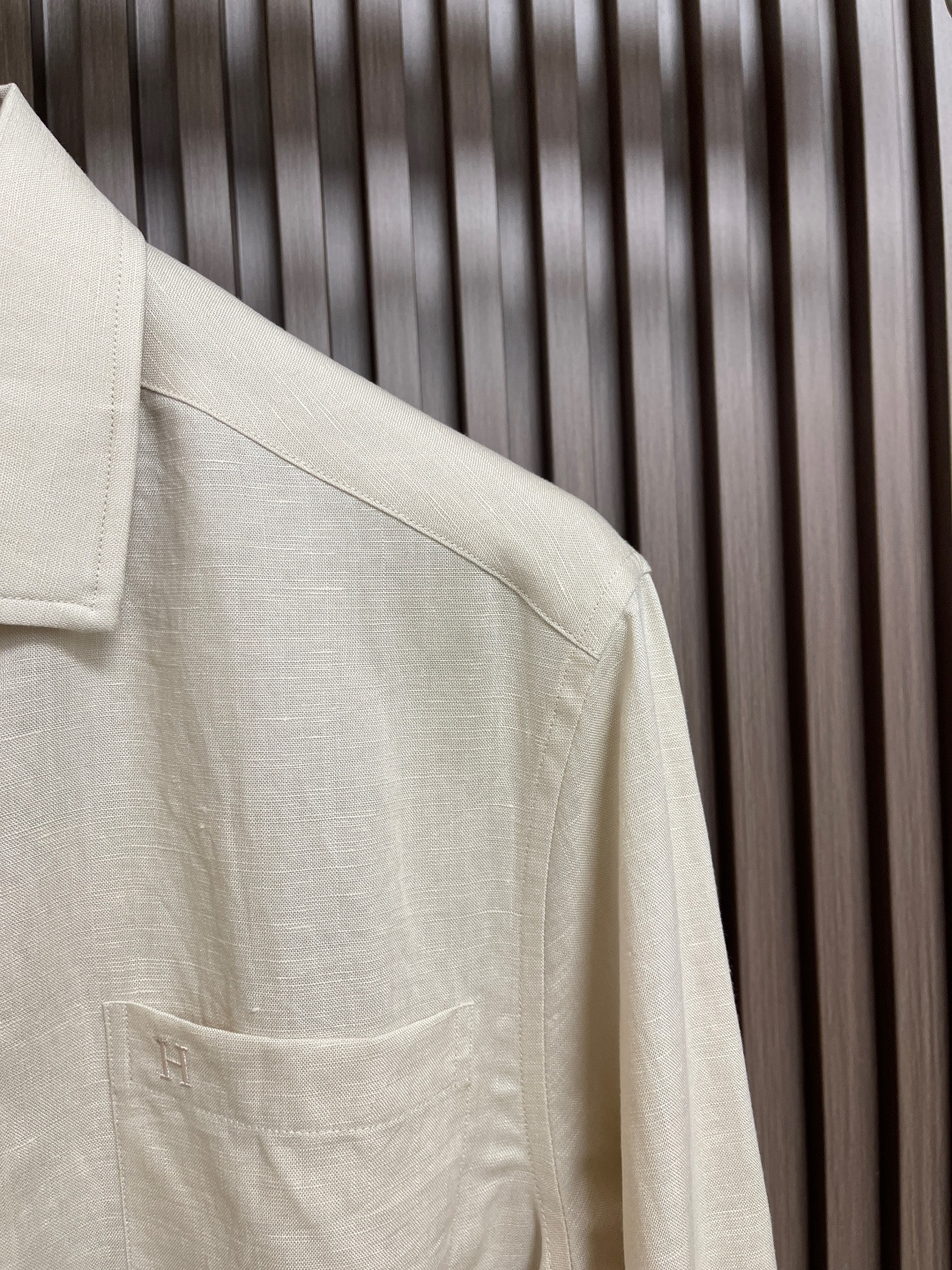 🛒🛒Hermes 2025ss秋季新款天然亚麻材质休闲长袖衬衫 合体的剪裁 五金辅料全品相 面料采用天然