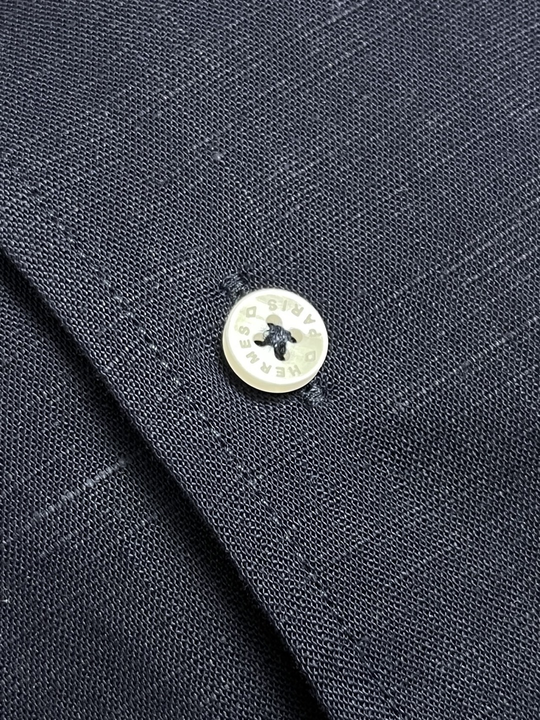 🛒🛒Hermes 2025ss秋季新款天然亚麻材质休闲长袖衬衫 合体的剪裁 五金辅料全品相 面料采用天然