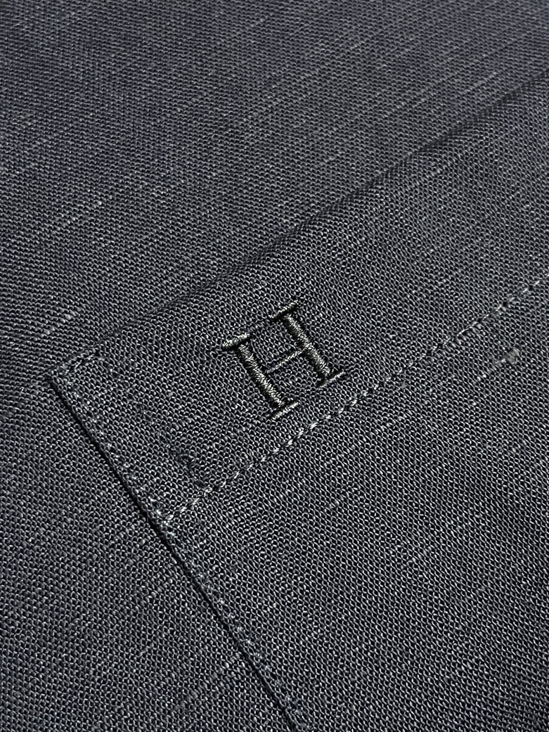 🛒🛒Hermes 2025ss秋季新款天然亚麻材质休闲长袖衬衫 合体的剪裁 五金辅料全品相 面料采用天然