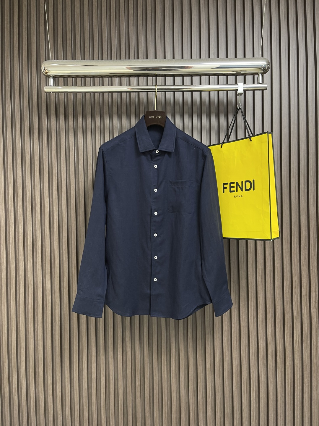 🛒🛒Hermes 2025ss秋季新款天然亚麻材质休闲长袖衬衫 合体的剪裁 五金辅料全品相 面料采用天然