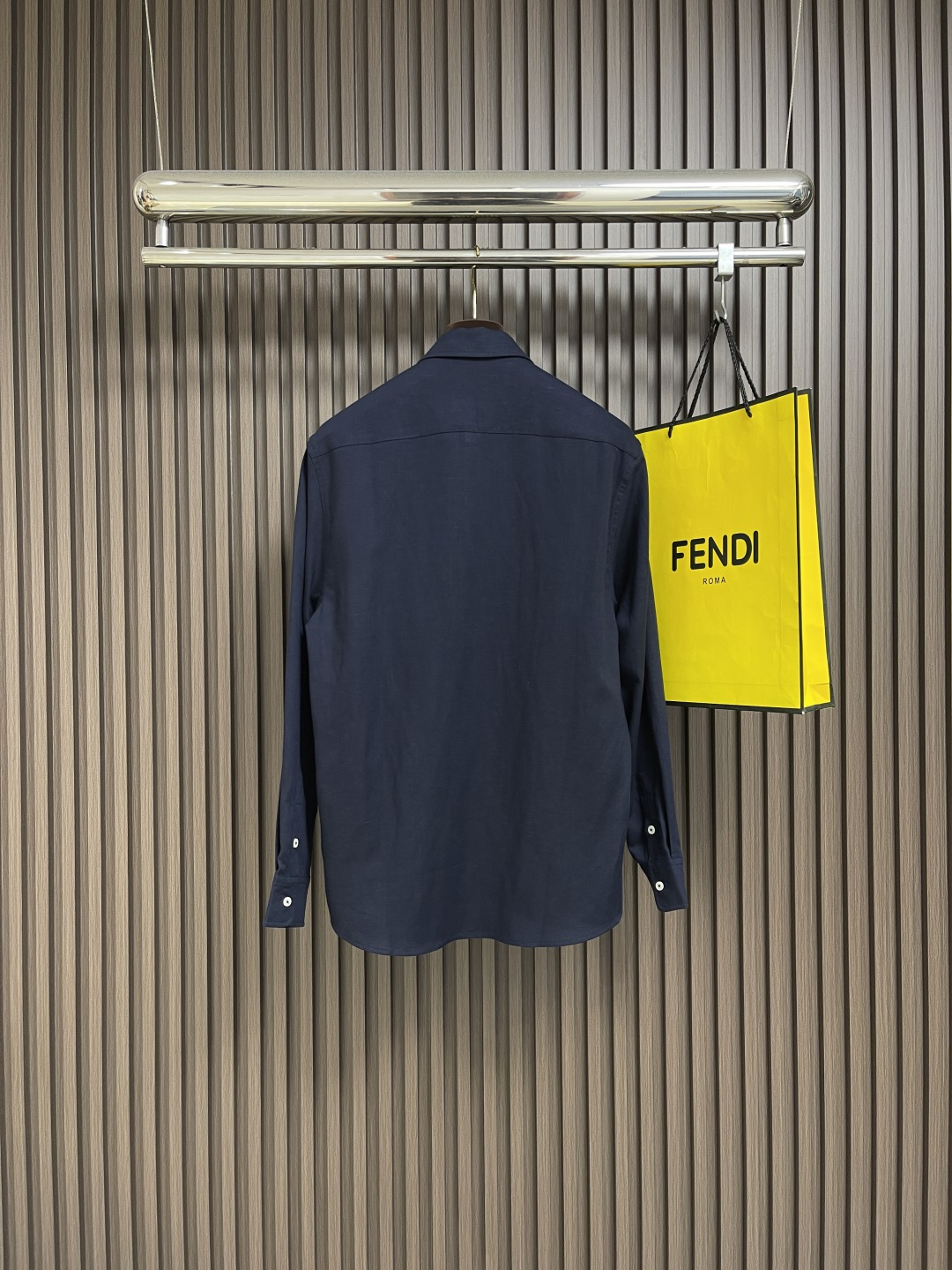 🛒🛒Hermes 2025ss秋季新款天然亚麻材质休闲长袖衬衫 合体的剪裁 五金辅料全品相 面料采用天然