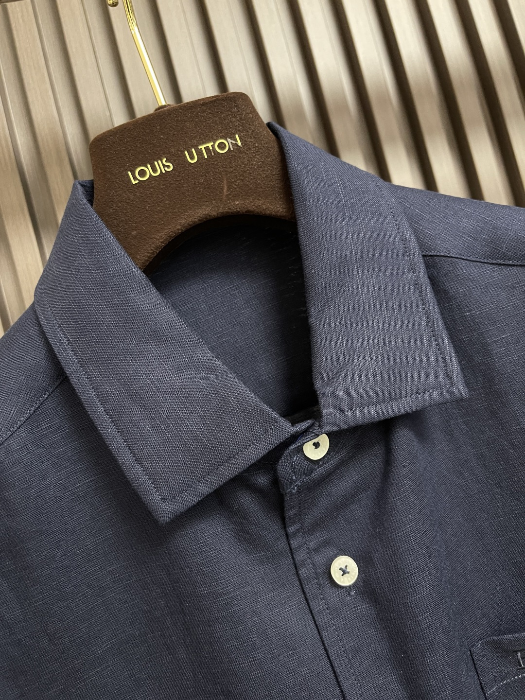 🛒🛒Hermes 2025ss秋季新款天然亚麻材质休闲长袖衬衫 合体的剪裁 五金辅料全品相 面料采用天然