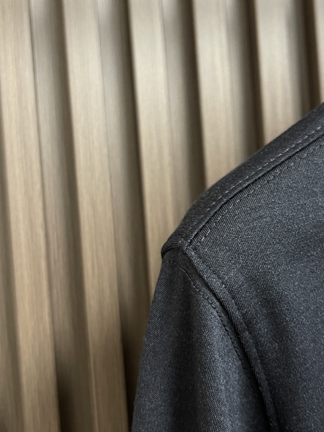 🛒🛒Kiton 2025ss秋冬款莫代尔羊绒打底衫长T桖！入手便知非常柔软，翻领半拉设计 表面有着莫代尔