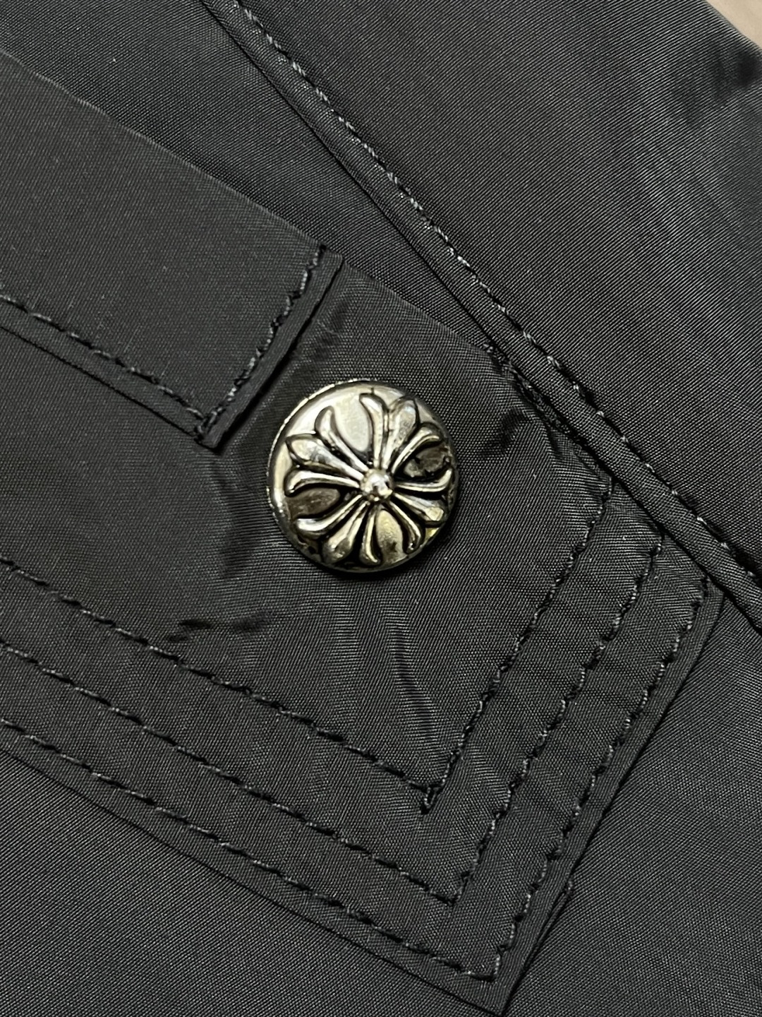 🛒🛒CH 克罗心重磅伞兵裤拼皮十字架 定制克罗心五金 宽松慵懒版型，定织定染需要正面先做碳磨再做磨毛处理