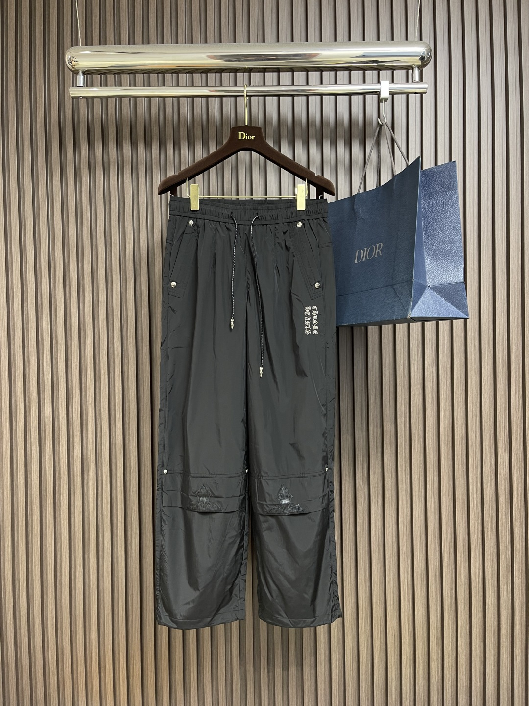 🛒🛒CH 克罗心重磅伞兵裤拼皮十字架 定制克罗心五金 宽松慵懒版型，定织定染需要正面先做碳磨再做磨毛处理