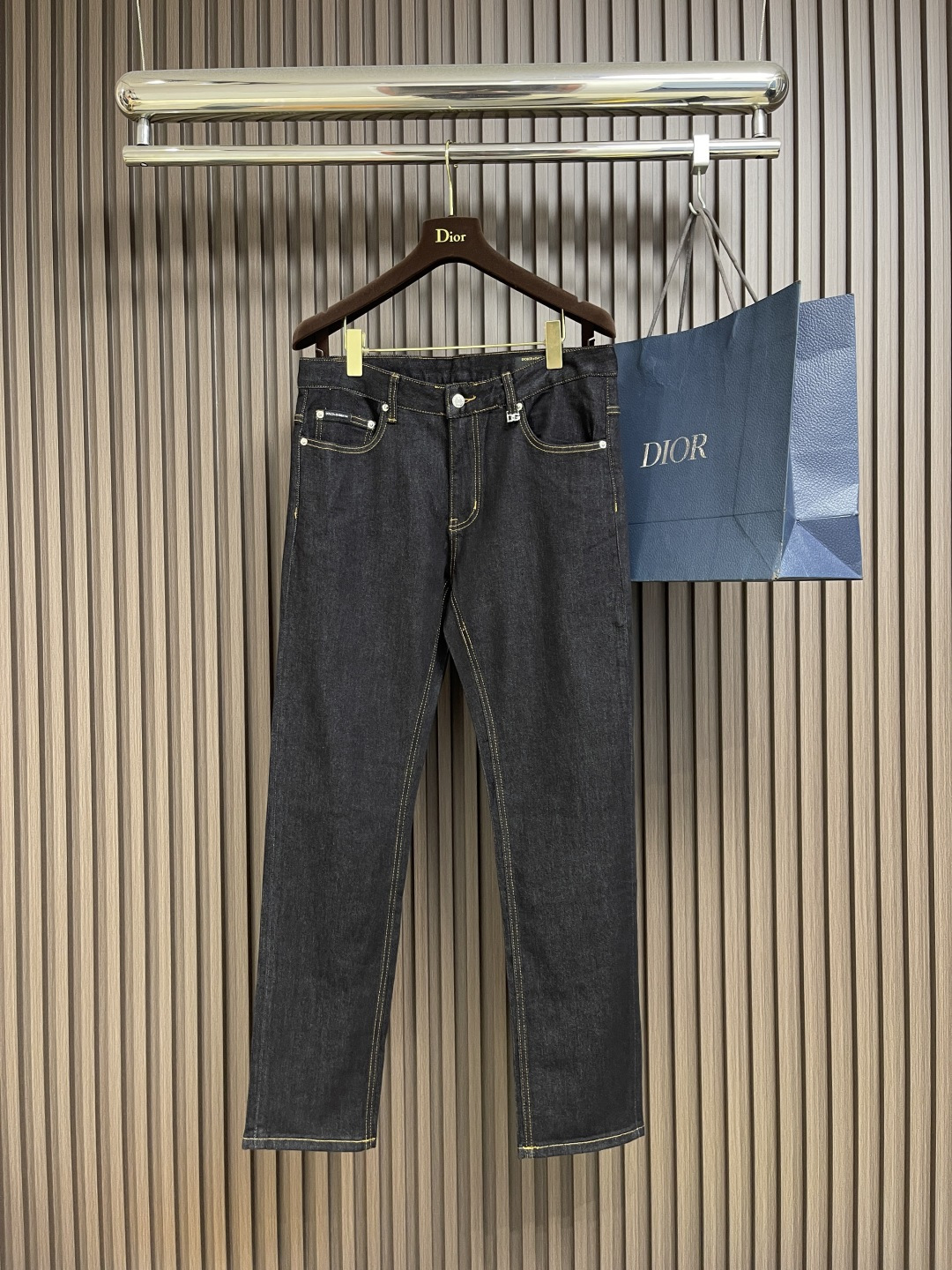🛒🛒DG 2025ss春夏新品水洗男士休闲牛仔裤，腔调感极强的一款牛仔裤，都是时尚是个轮回，那么于牛仔类
