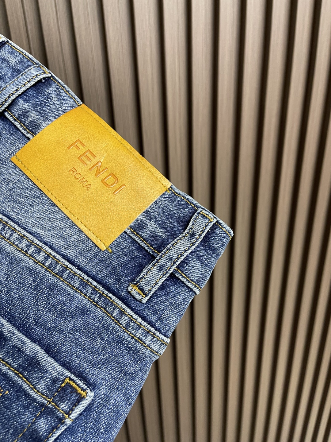 🛒🛒Fendi 新款牛仔裤，订制进口丹宁布料，质感卓然。经典五袋设计，后袋印花 logo标识设计，原厂一