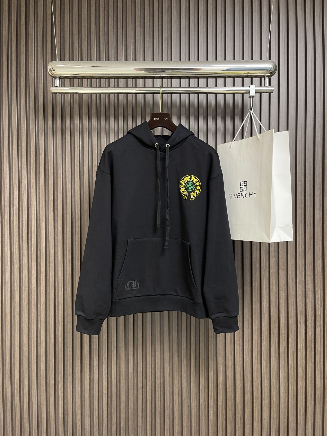 NO:523646,CH Come Hearts 2025FW Beijing limited printed hooded sweatshirt jacket, high gram weight, high density and high quality, soft and delicate wool, soft and smooth, warm and skin-friendly, excellent warm and skin-friendly, fixed and dyeing without color difference, whether fabric or workmanship details, crush the ordinary version on the market, auxiliary materials are customized, full of details, Size S-XL,,hoodie, sweatshirts, jackets & coats,hats,alexander wang19860909CH Come Hearts 2025FW 北京限定印花连帽卫衣外套,高克重高密度高品质 毛料柔软细腻亲肤 触感软糯丝滑 保暖性亲肤性极佳定织定染无色差 无论面料还是做工细节 碾压市面普通版本 辅料均为定制 细节满满 尺码S-XL,,hoodie,sweatshirts,jackets & coats,hats,alexander wang,Men's clothing