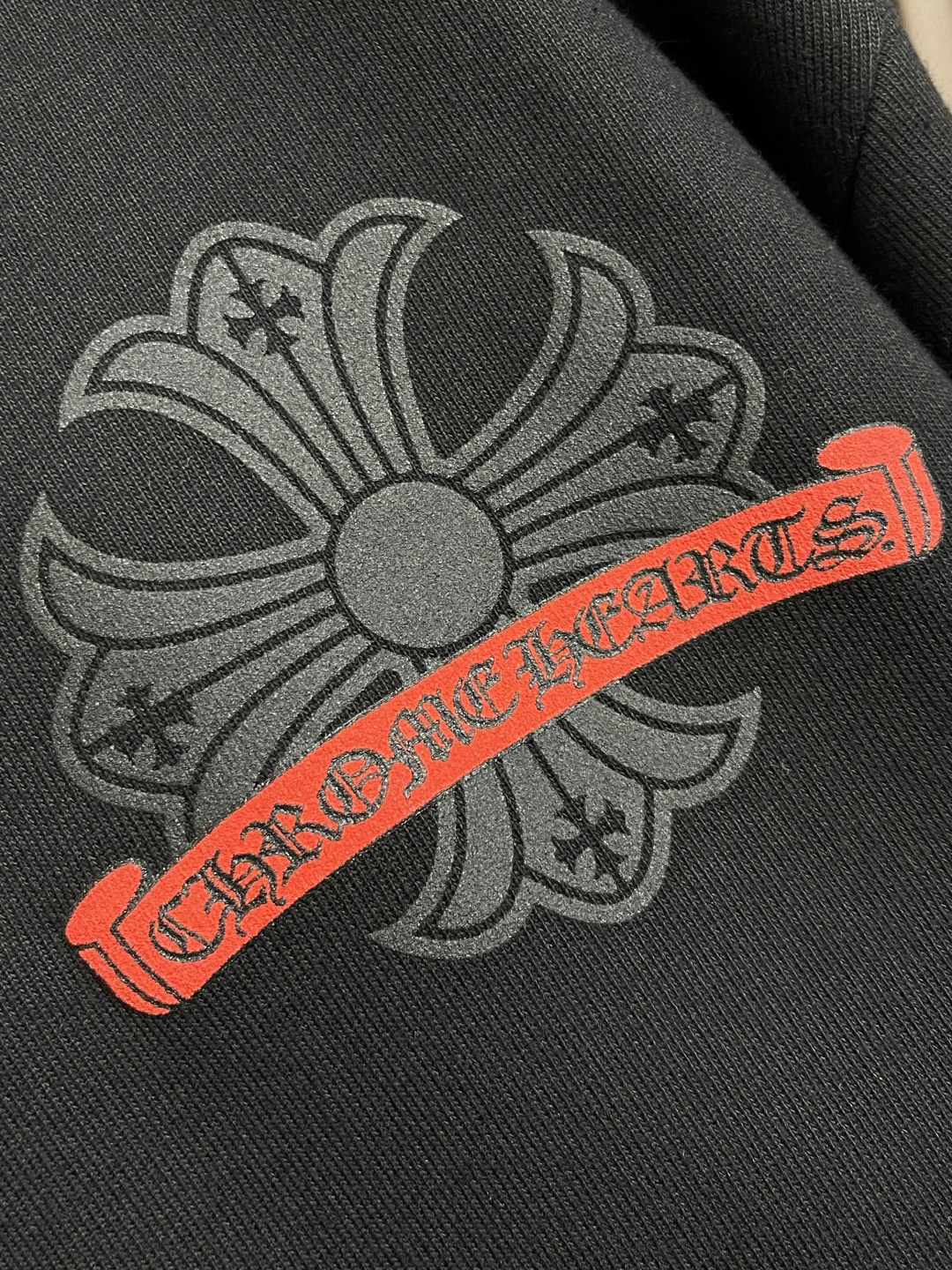 🛒🛒CH Come Hearts 2025FW 红十字架印花拉链连帽外套，高克重高密度高品质 毛料柔软细