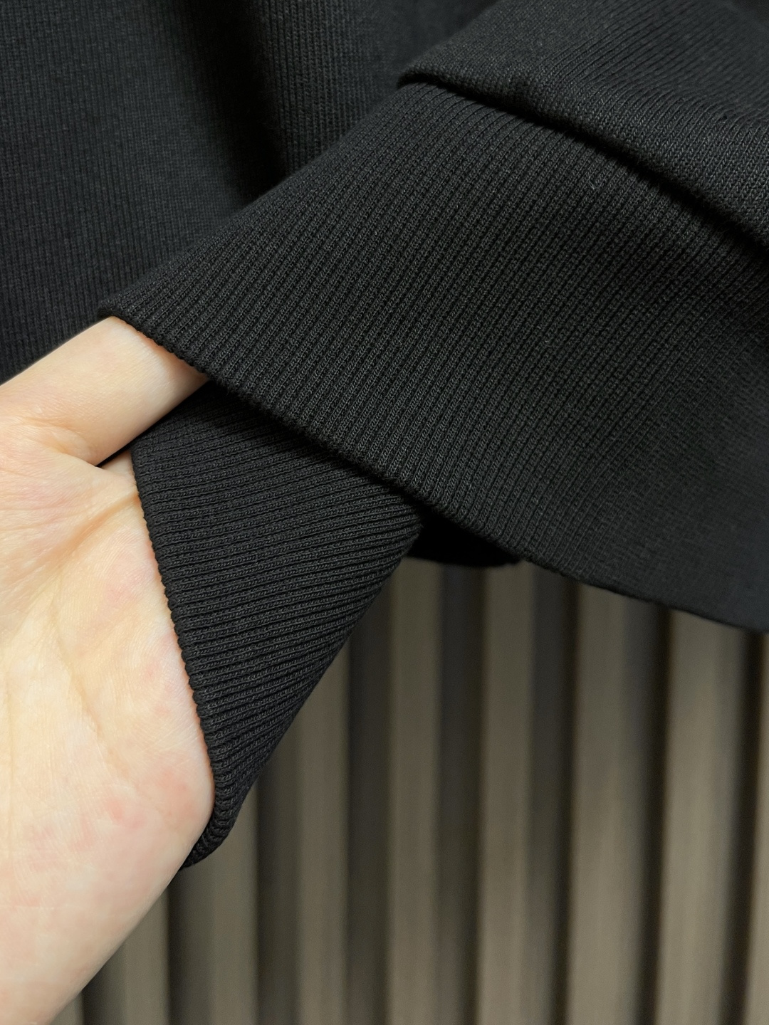 🛒🛒CH Come Hearts 2025FW 红十字架印花拉链连帽外套，高克重高密度高品质 毛料柔软细