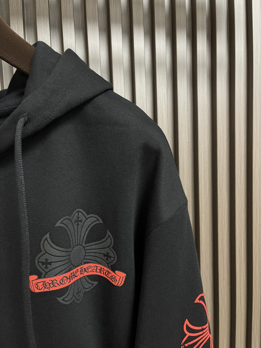 🛒🛒CH Come Hearts 2025FW 红十字架印花拉链连帽外套，高克重高密度高品质 毛料柔软细