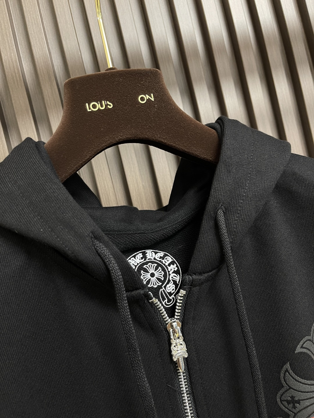 🛒🛒CH Come Hearts 2025FW 红十字架印花拉链连帽外套，高克重高密度高品质 毛料柔软细