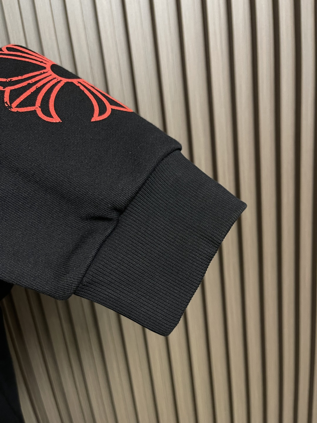 🛒🛒CH Come Hearts 2025FW 红十字架印花拉链连帽外套，高克重高密度高品质 毛料柔软细