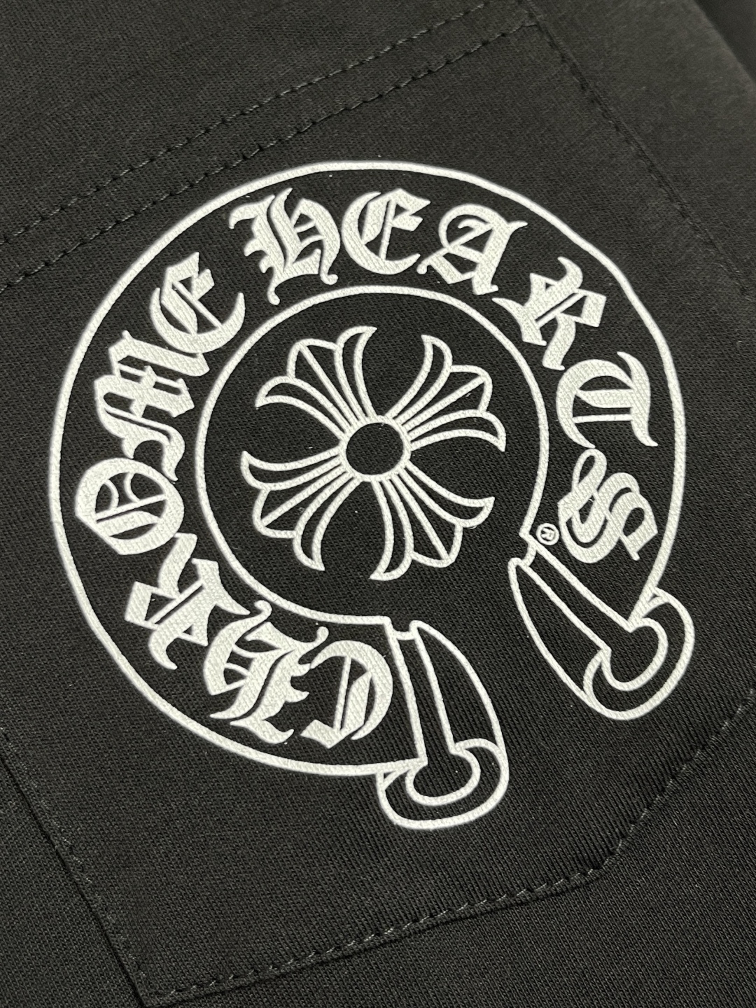 🛒🛒Come hearts CH 克罗心涂鸦字母限定梵文印花长袖T恤，领口袖口高克重螺纹，面料定织定染2