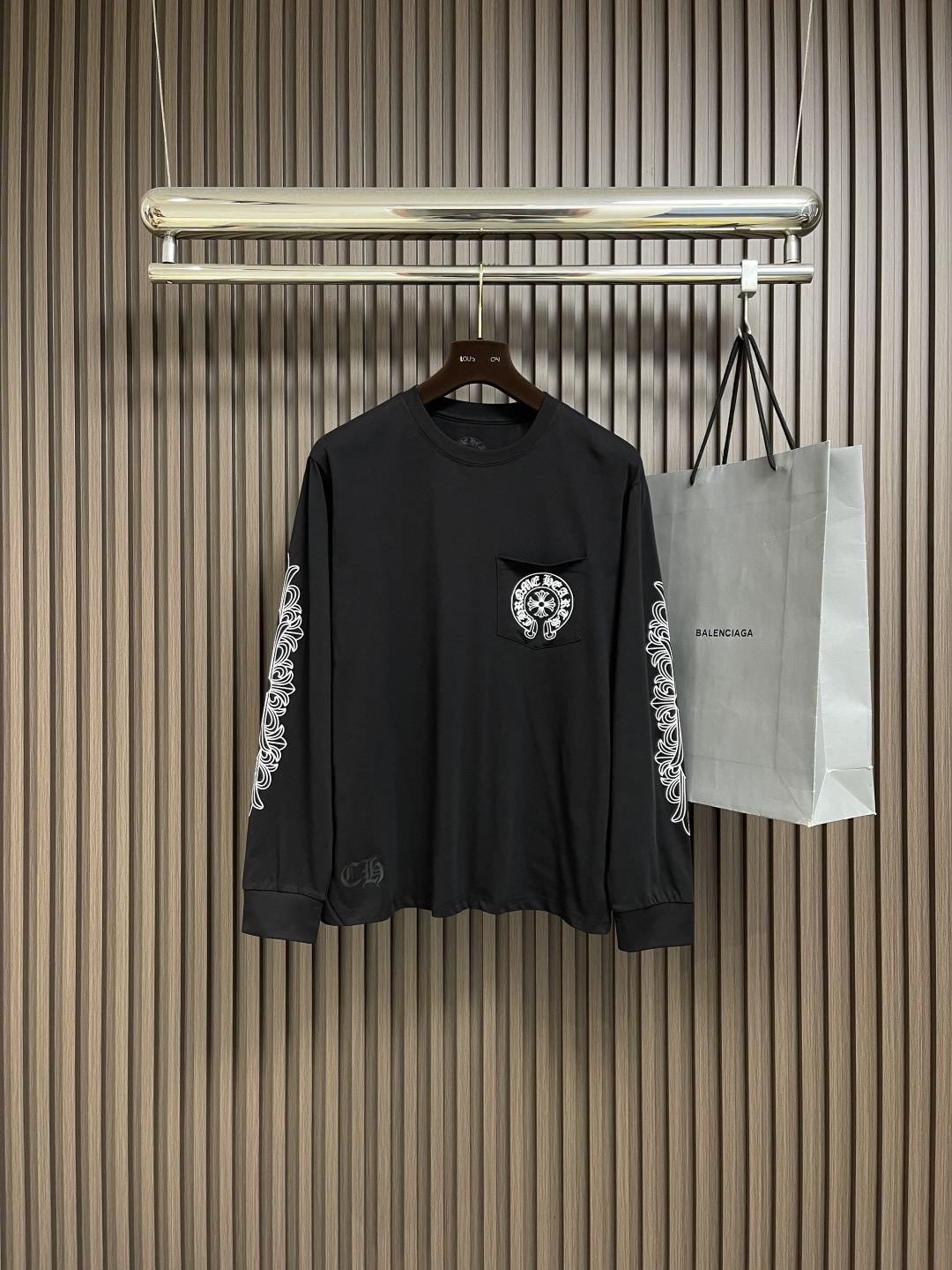 🛒🛒Come hearts CH 克罗心涂鸦字母限定梵文印花长袖T恤，领口袖口高克重螺纹，面料定织定染2