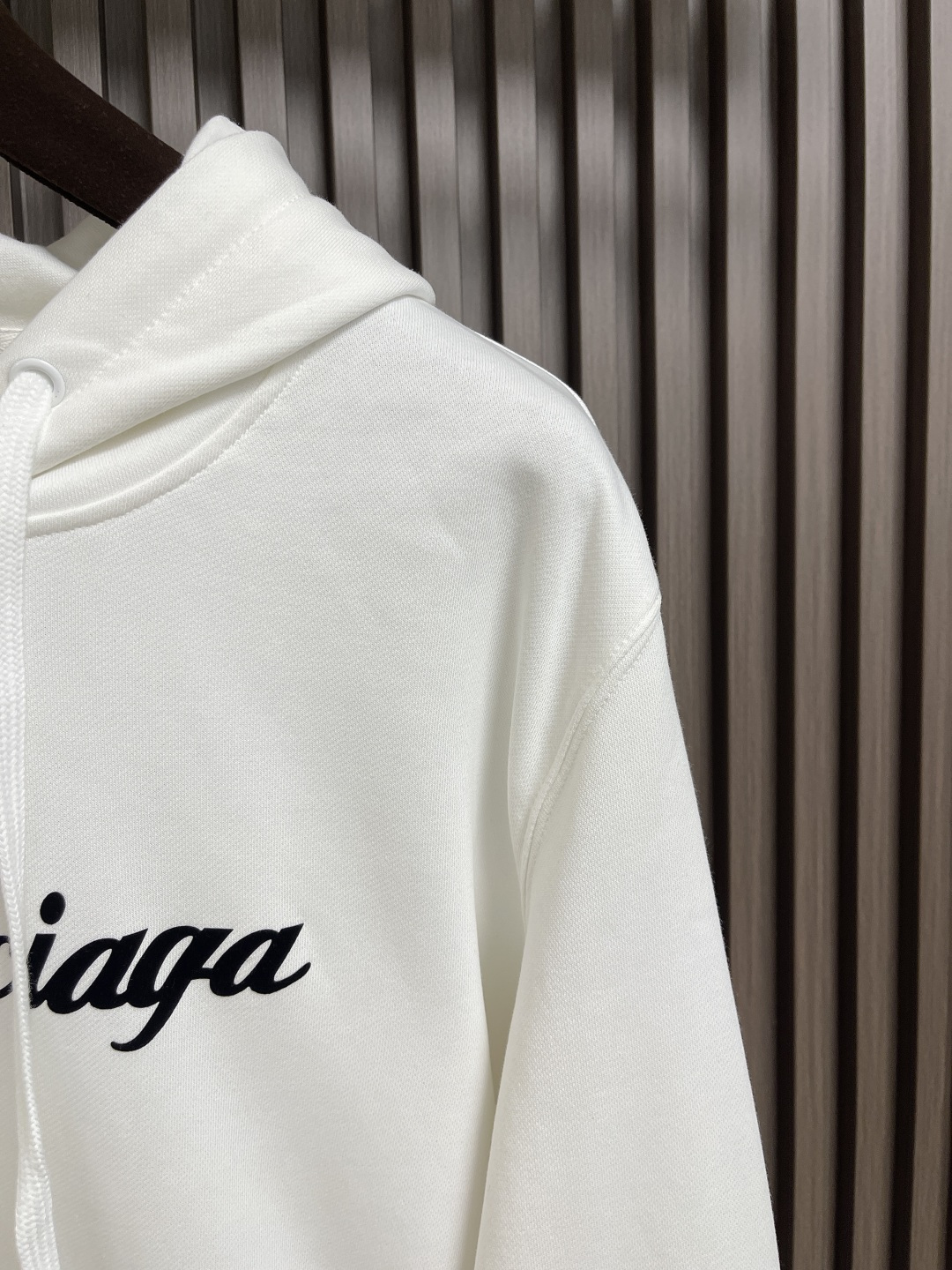 🛒🛒balenciaga 印花连帽卫衣，配置了高支数翻绒面料面料，卫衣面料高达430克，份量感十足，高密