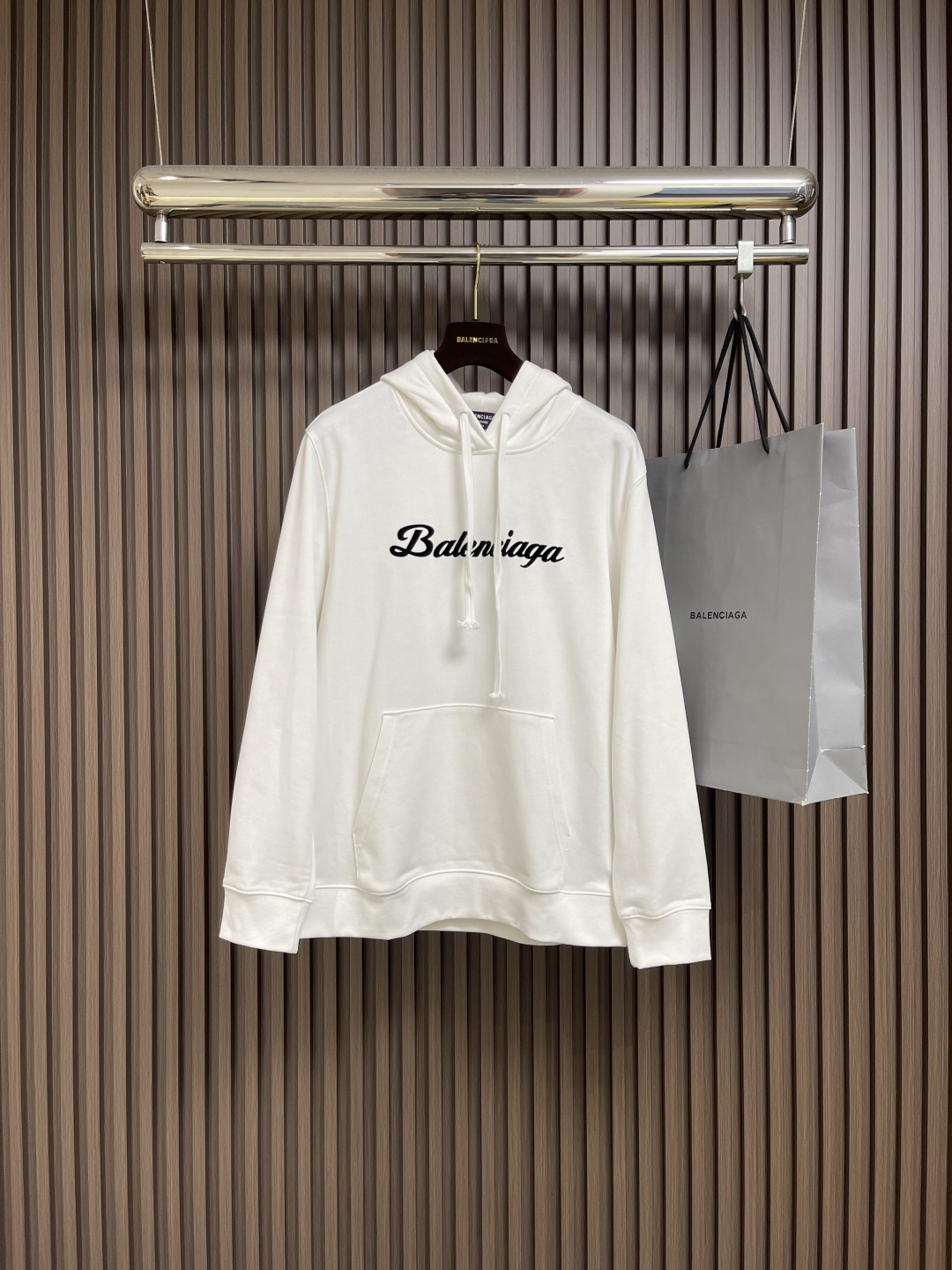 🛒🛒balenciaga 印花连帽卫衣，配置了高支数翻绒面料面料，卫衣面料高达430克，份量感十足，高密