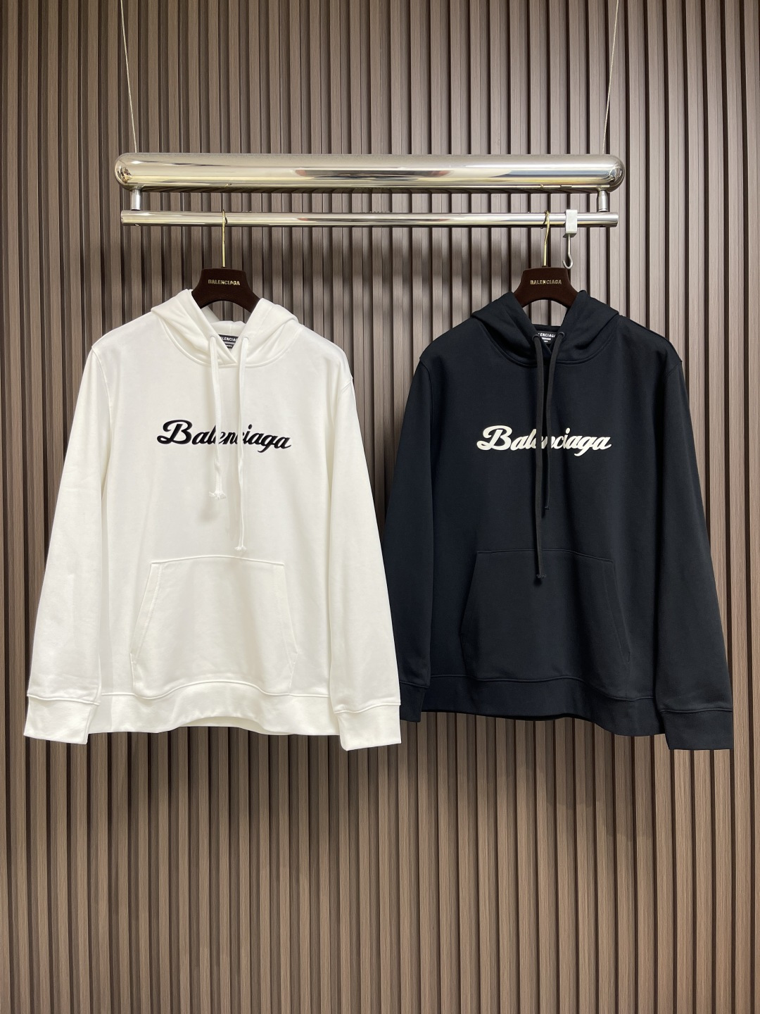 🛒🛒balenciaga 印花连帽卫衣，配置了高支数翻绒面料面料，卫衣面料高达430克，份量感十足，高密