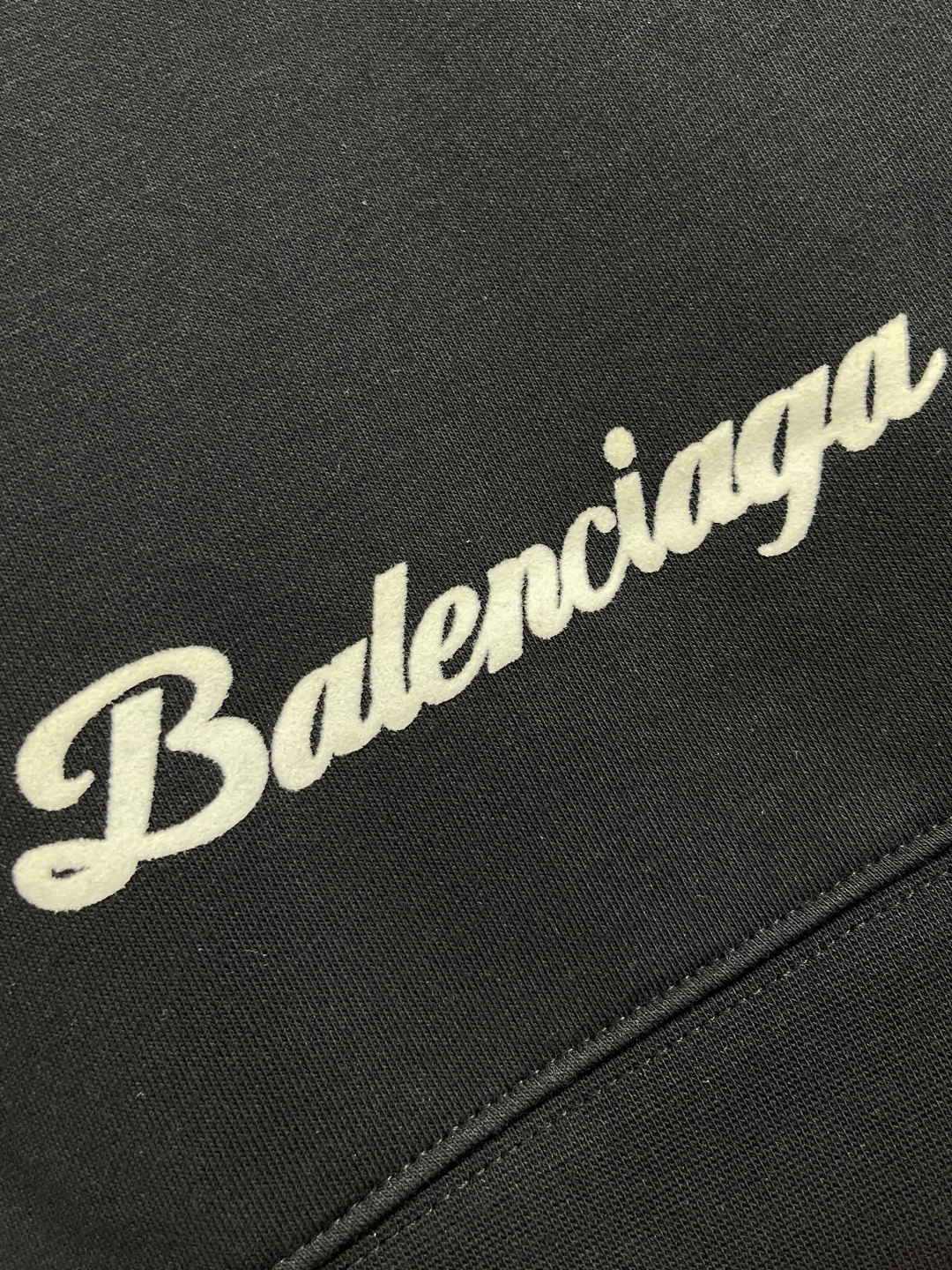 🛒🛒balenciaga 印花连帽卫衣，配置了高支数翻绒面料面料，卫衣面料高达430克，份量感十足，高密