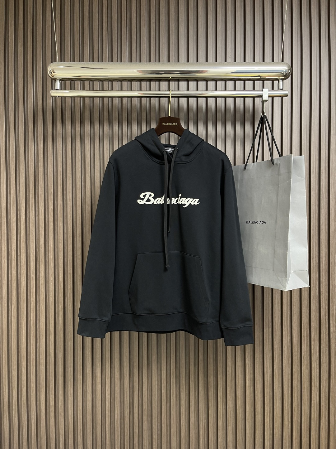 🛒🛒balenciaga 印花连帽卫衣，配置了高支数翻绒面料面料，卫衣面料高达430克，份量感十足，高密
