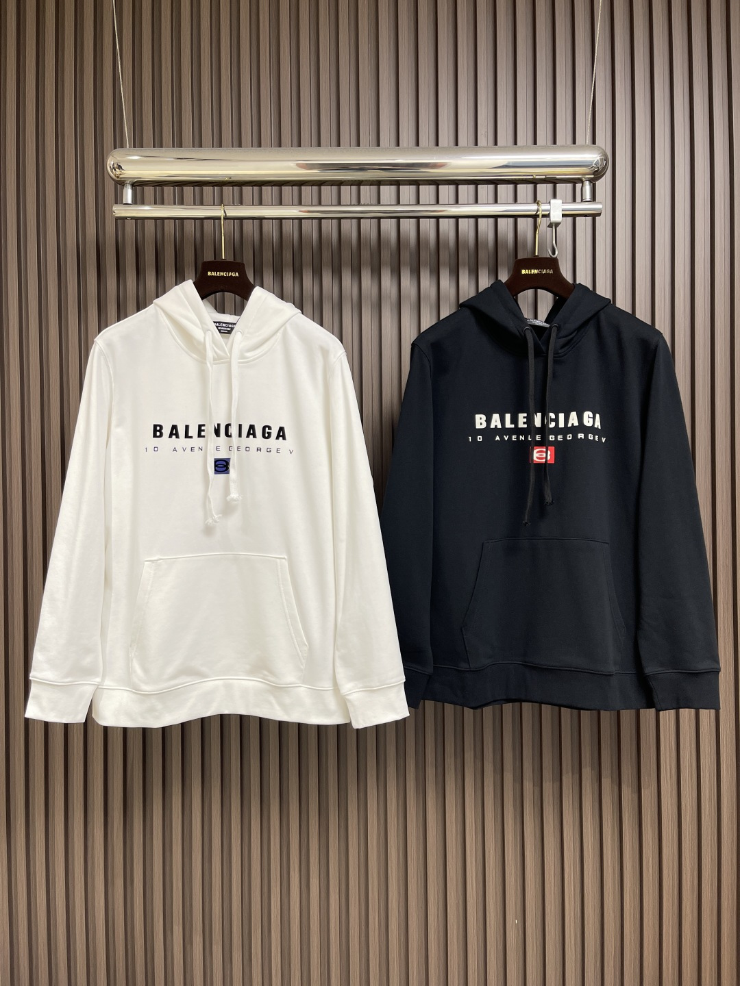 🛒🛒balenciaga 印花连帽卫衣，配置了高支数翻绒面料面料，卫衣面料高达430克，份量感十足，高密