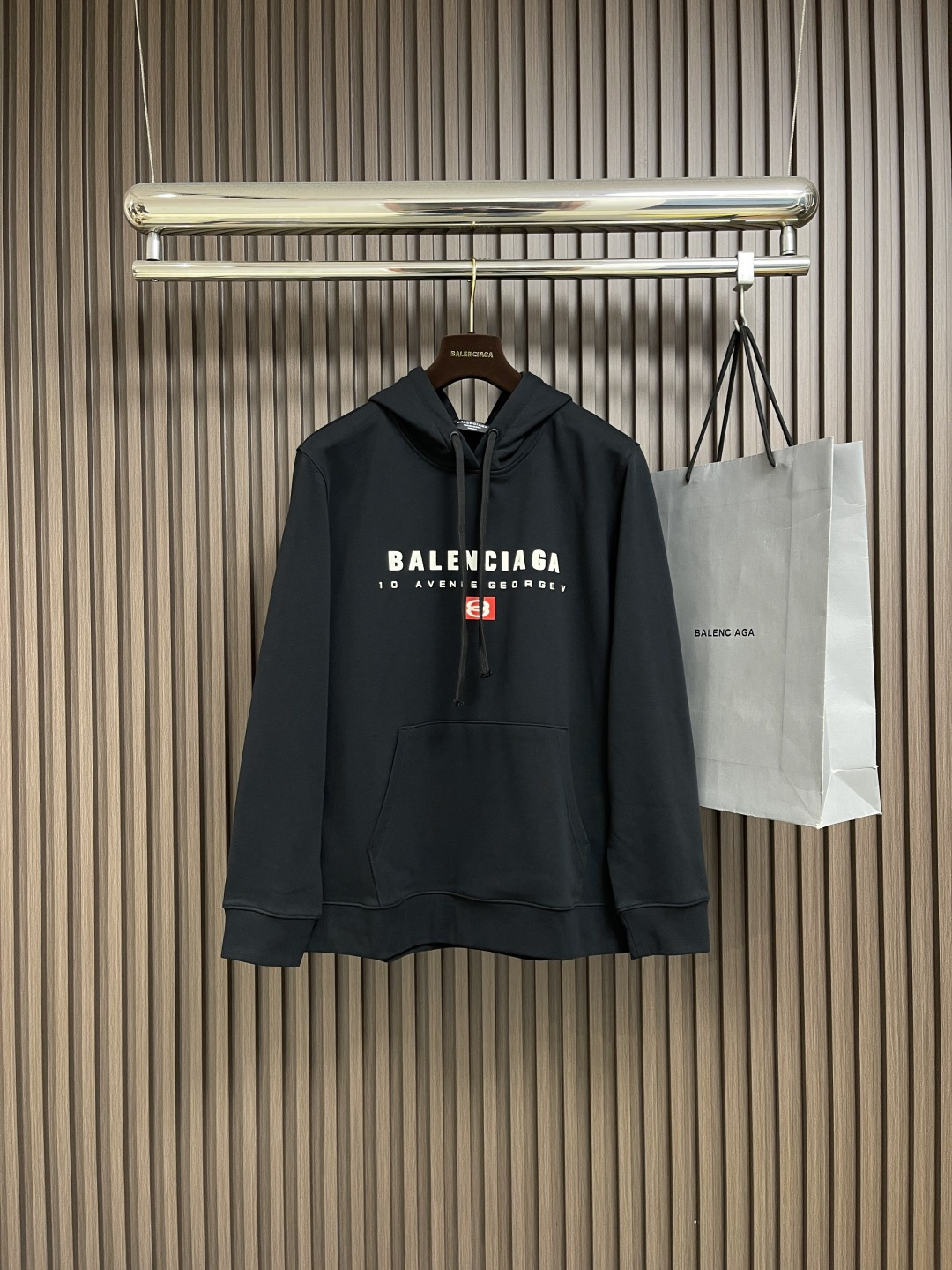 🛒🛒balenciaga 印花连帽卫衣，配置了高支数翻绒面料面料，卫衣面料高达430克，份量感十足，高密