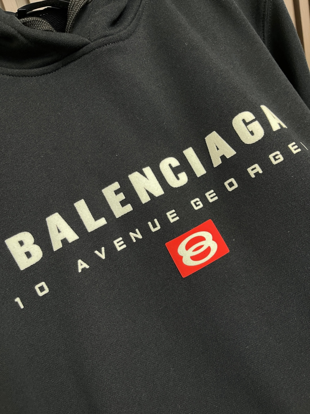 🛒🛒balenciaga 印花连帽卫衣，配置了高支数翻绒面料面料，卫衣面料高达430克，份量感十足，高密