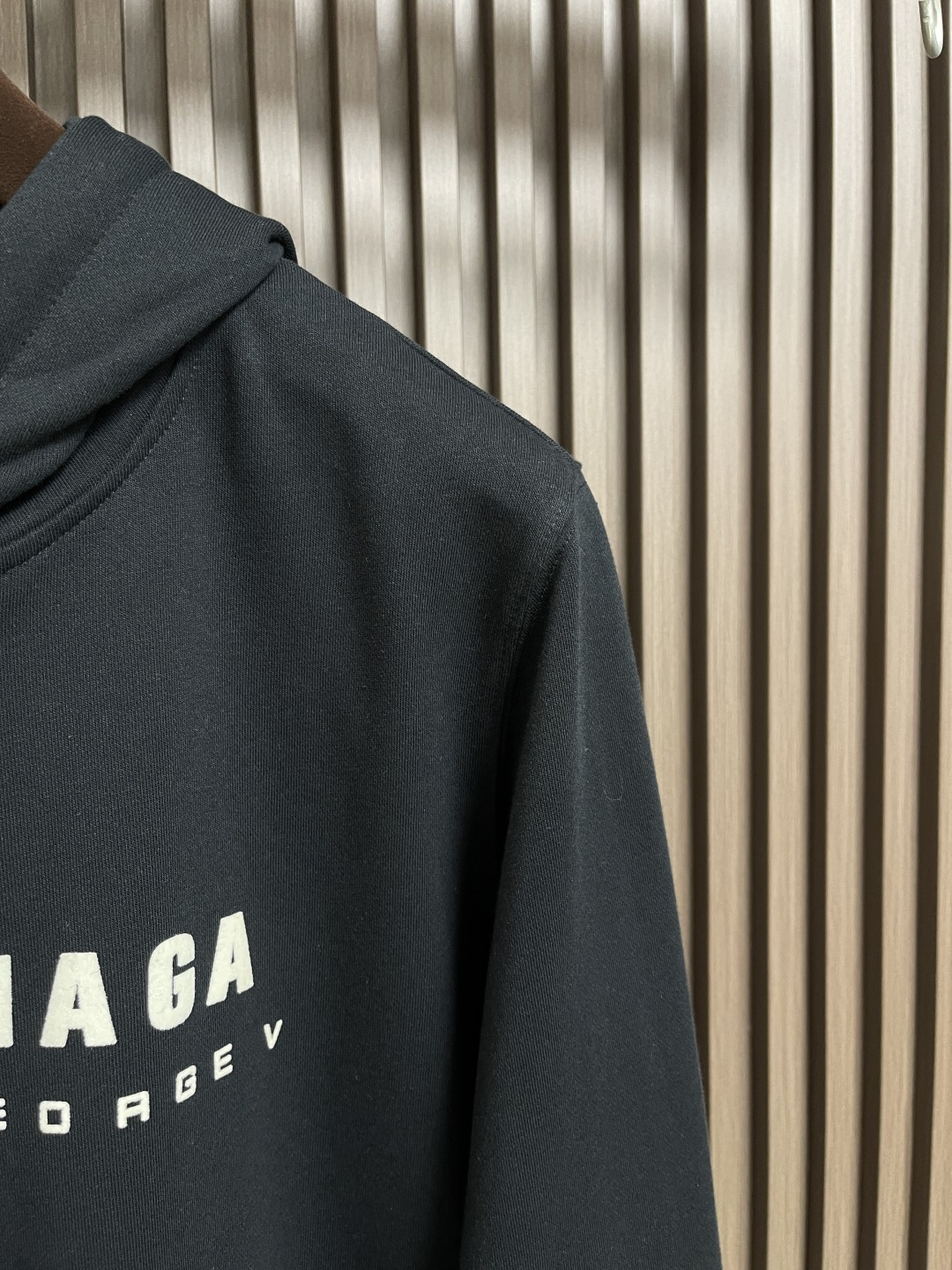 🛒🛒balenciaga 印花连帽卫衣，配置了高支数翻绒面料面料，卫衣面料高达430克，份量感十足，高密