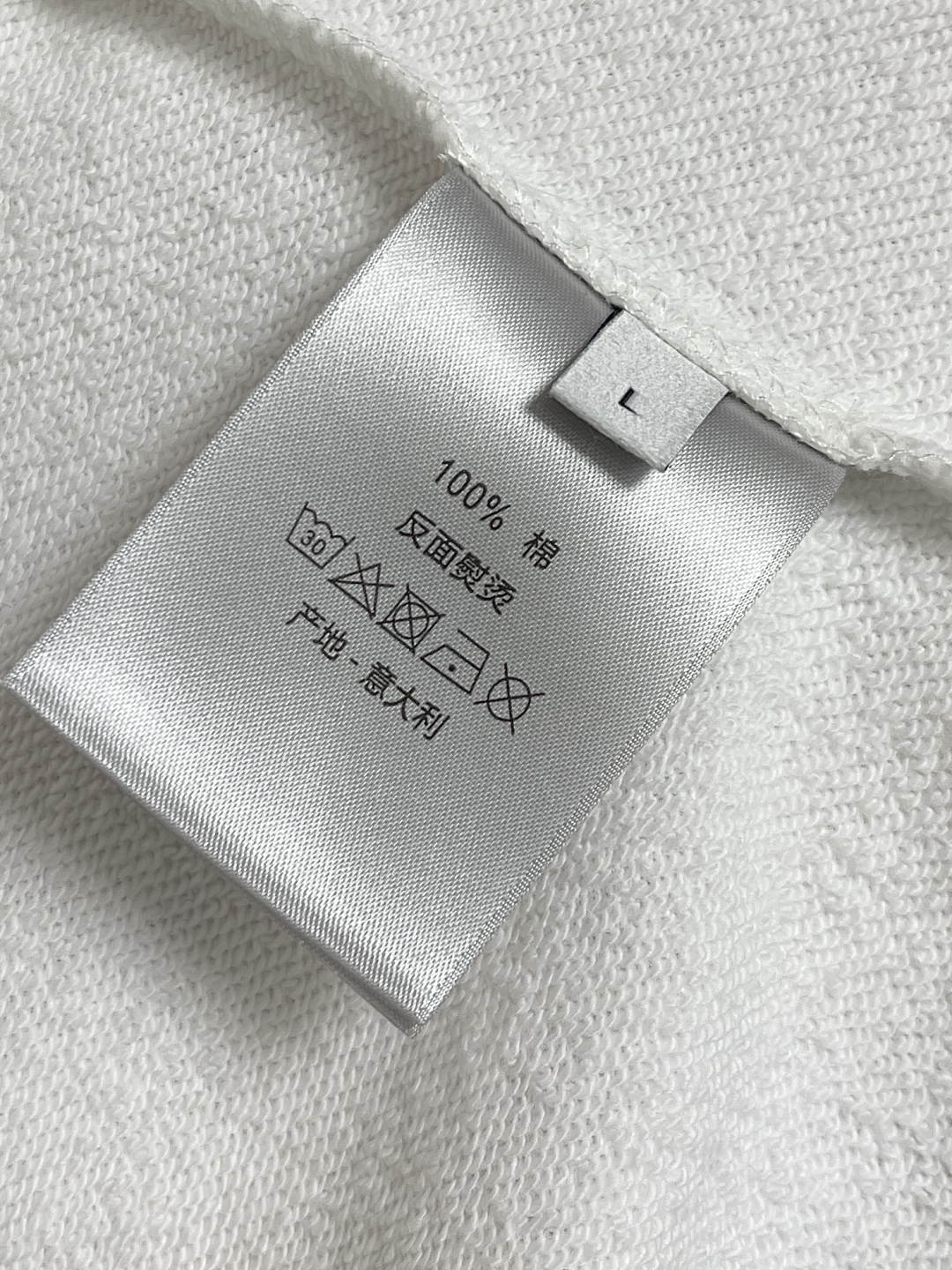 🛒🛒Dior 2025ss字母印花连帽卫衣，棉质起绒鱼鳞底面料、联名系列标志印花、连帽卫衣版型、正面袋鼠