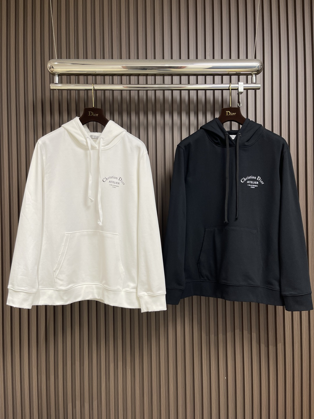 🛒🛒Dior 2025ss字母印花连帽卫衣，棉质起绒鱼鳞底面料、联名系列标志印花、连帽卫衣版型、正面袋鼠