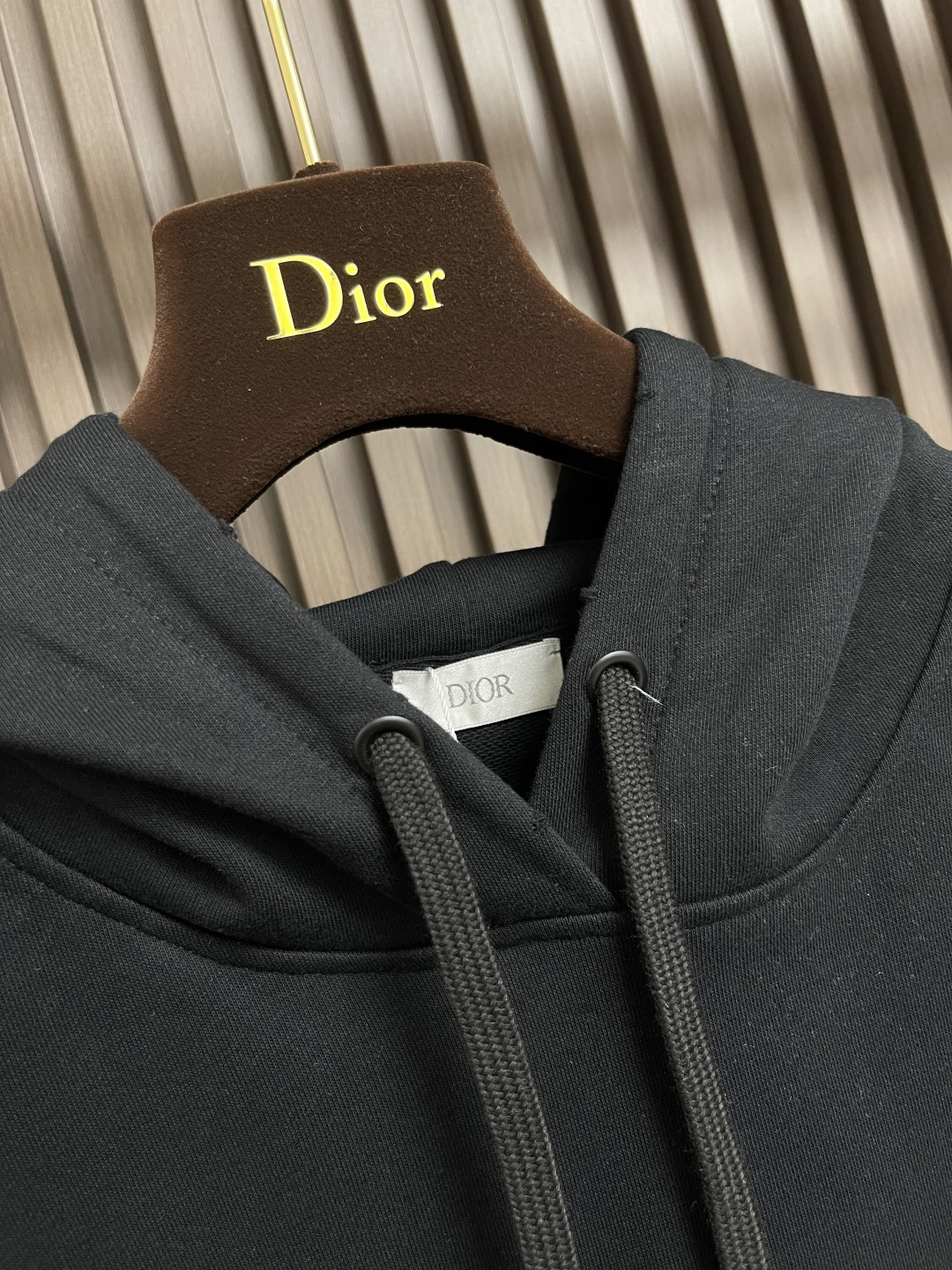 🛒🛒Dior 2025ss字母印花连帽卫衣，棉质起绒鱼鳞底面料、联名系列标志印花、连帽卫衣版型、正面袋鼠